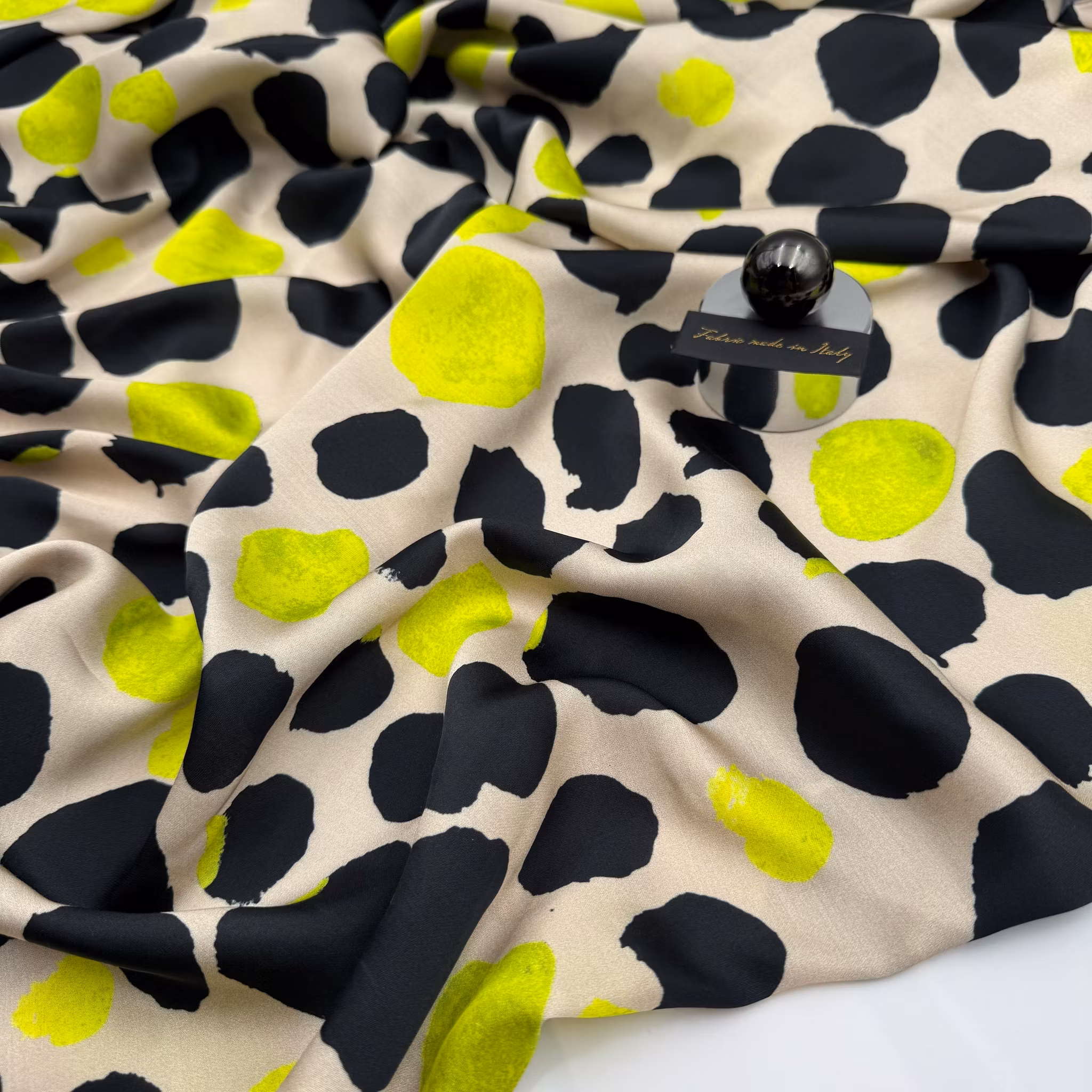 2,2m Viskossatin beige/svart/citron V. Westw**d