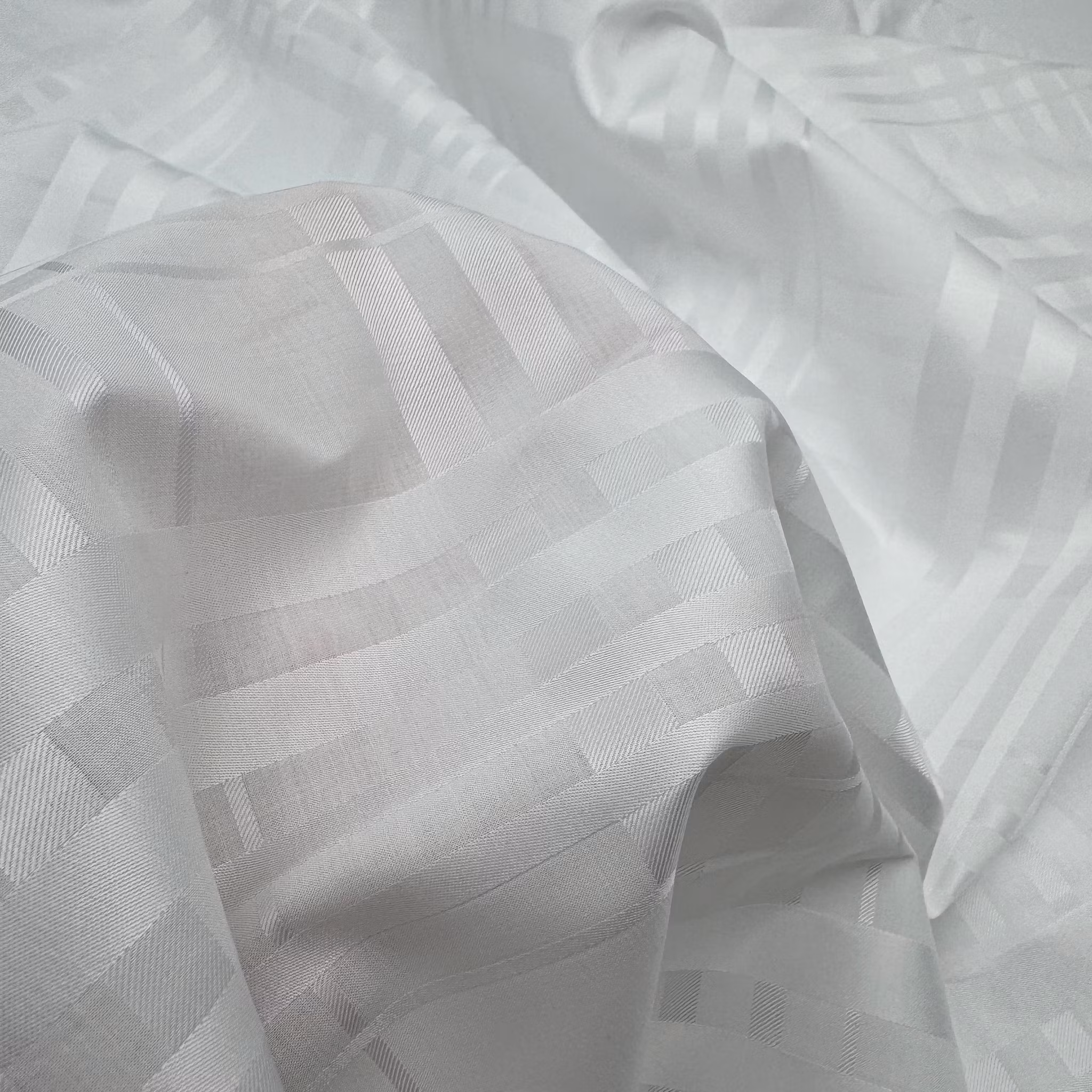 0,8m kritvit satinruta Ralph L