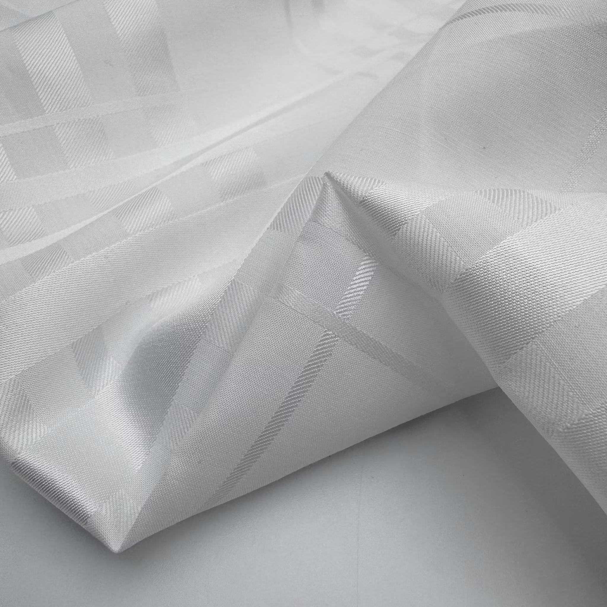 0,8m kritvit satinruta Ralph L