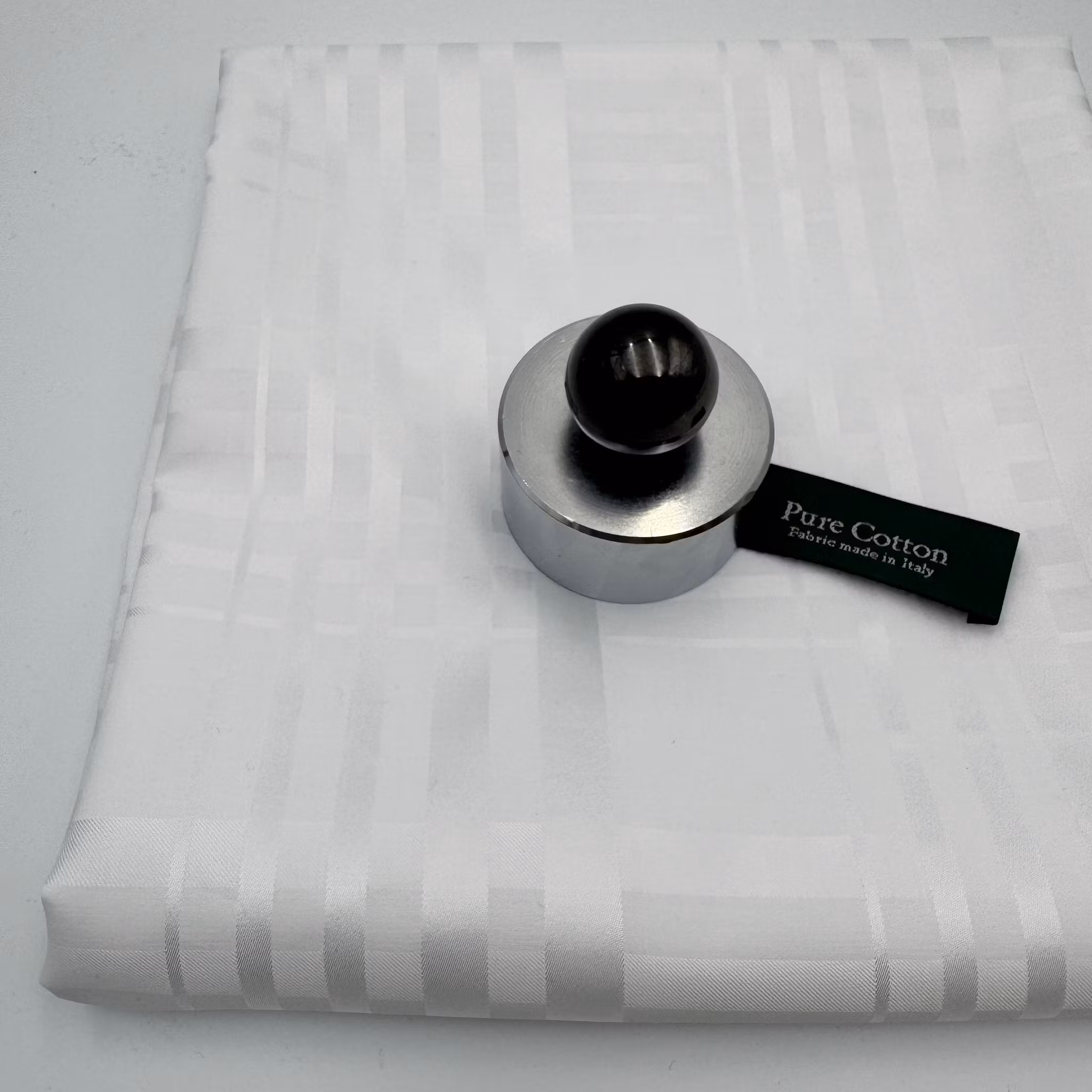 0,8m kritvit satinruta Ralph L