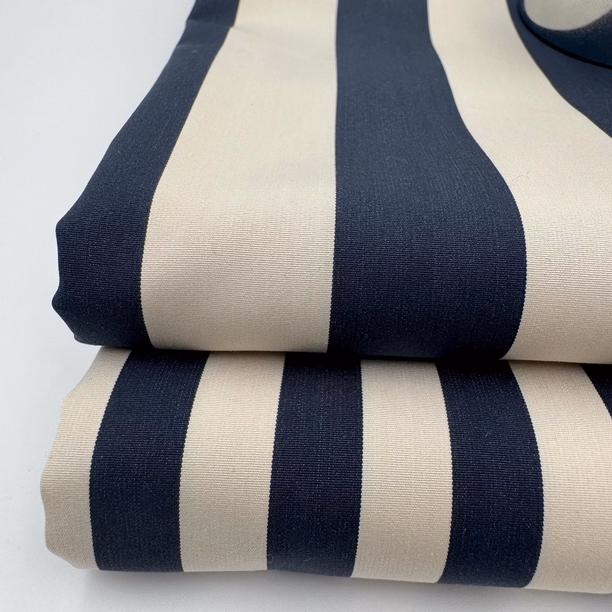 Kraftig poplin marin/beige bredrand Gucc*