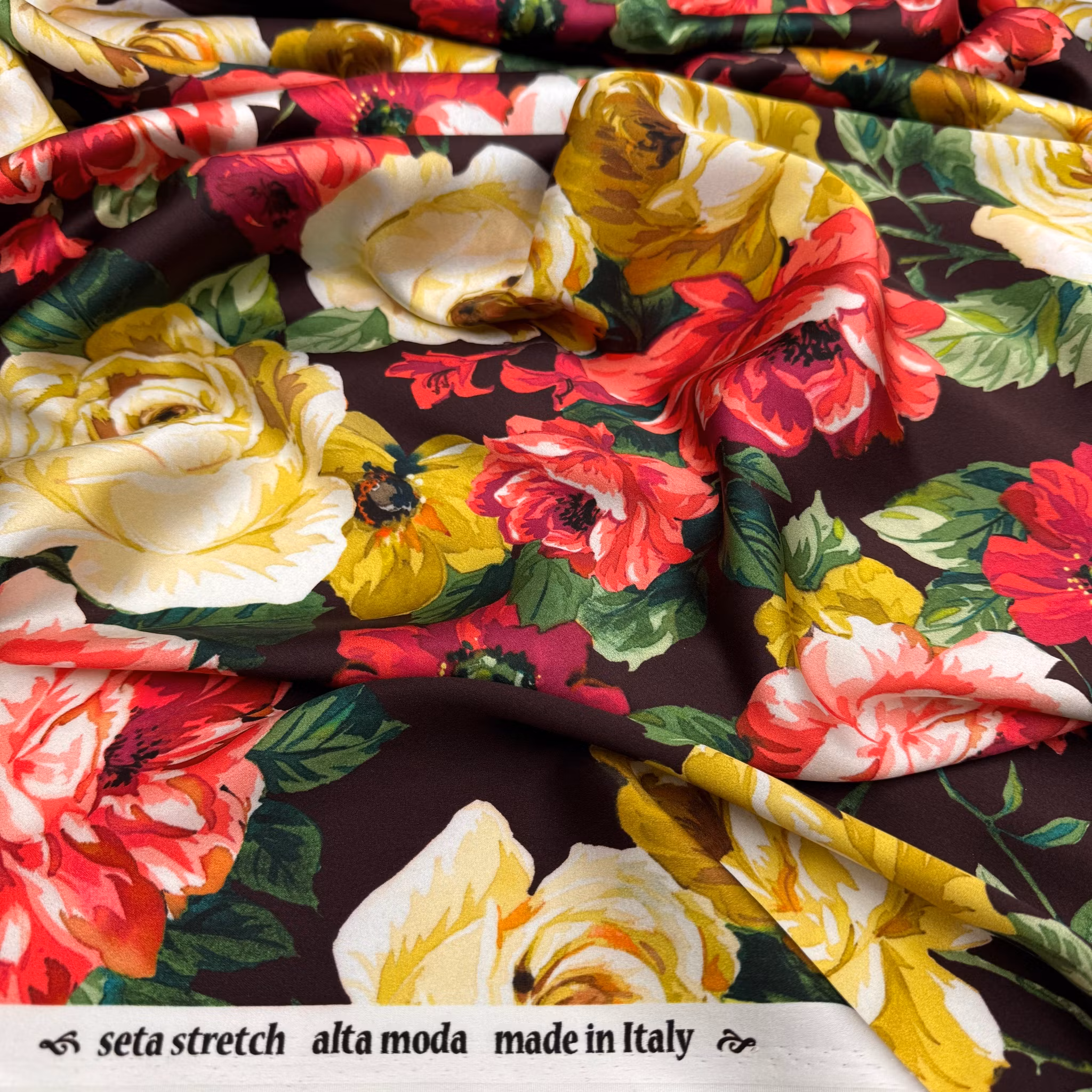 2,9m Sidensatin brun botten rosor