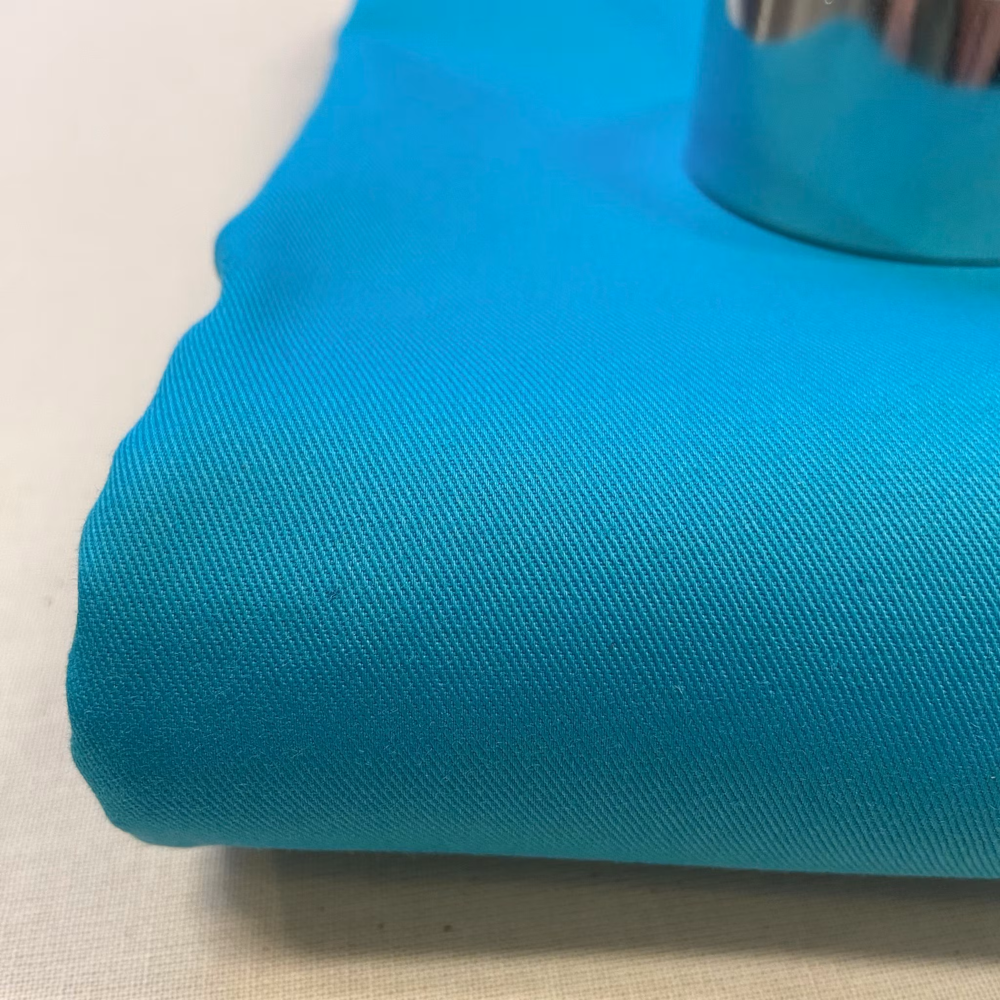 1,5m Bomull/Elastan Chinos Turkos med vävfel/hål