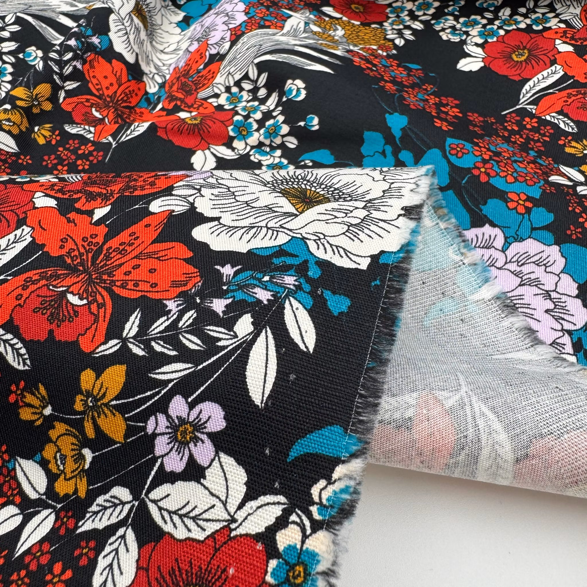 2m Bomull/elastan svart blommig