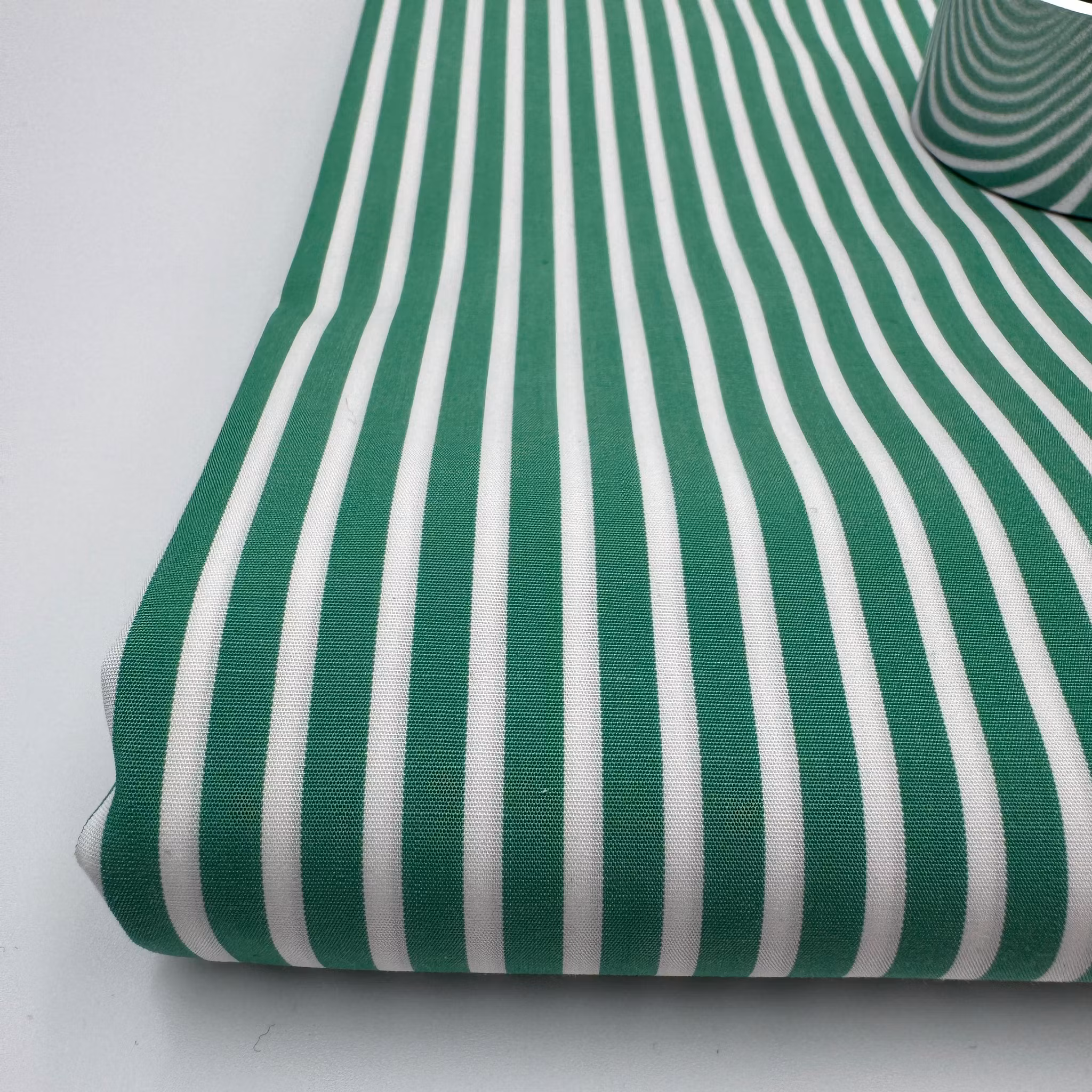 2m Bomullspoplin vit/grön rand