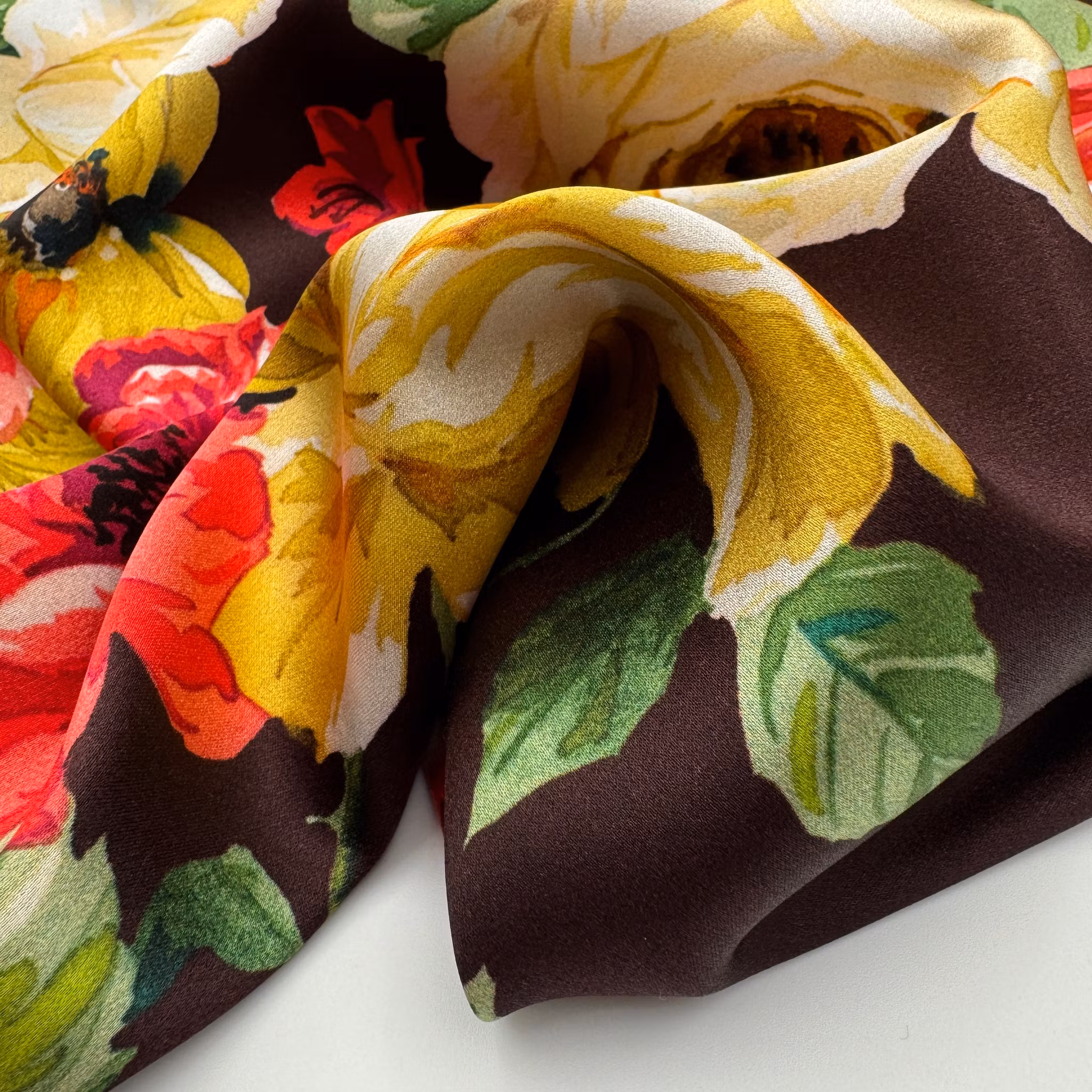 1m Sidensatin brun botten rosor