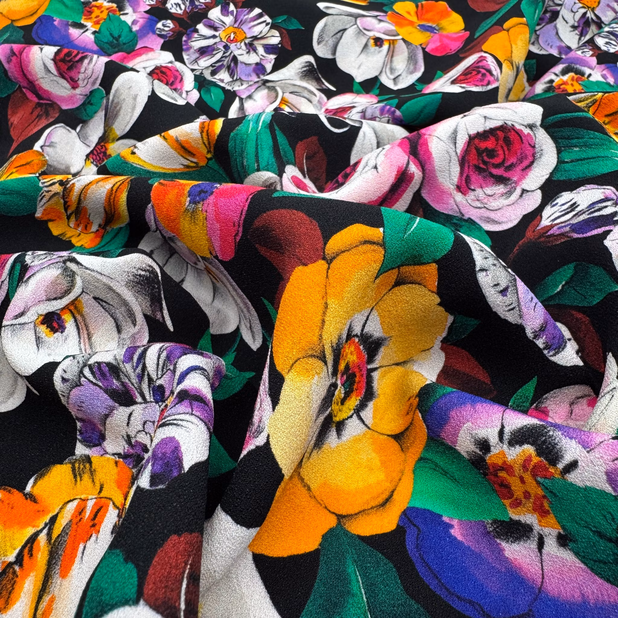 2,4m Viskoscrêpe svart Ungar*