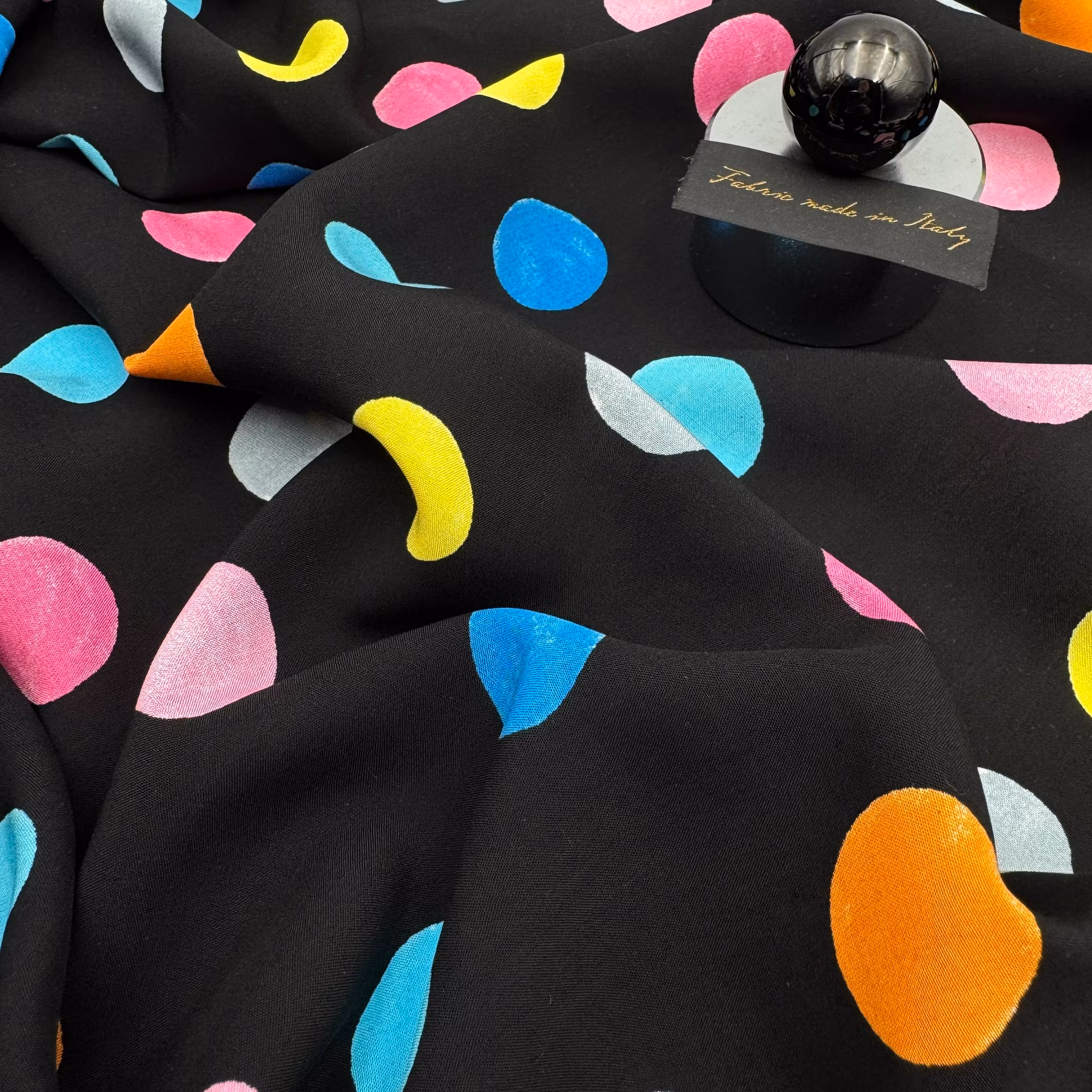 2,5m Viskos svart multiprick