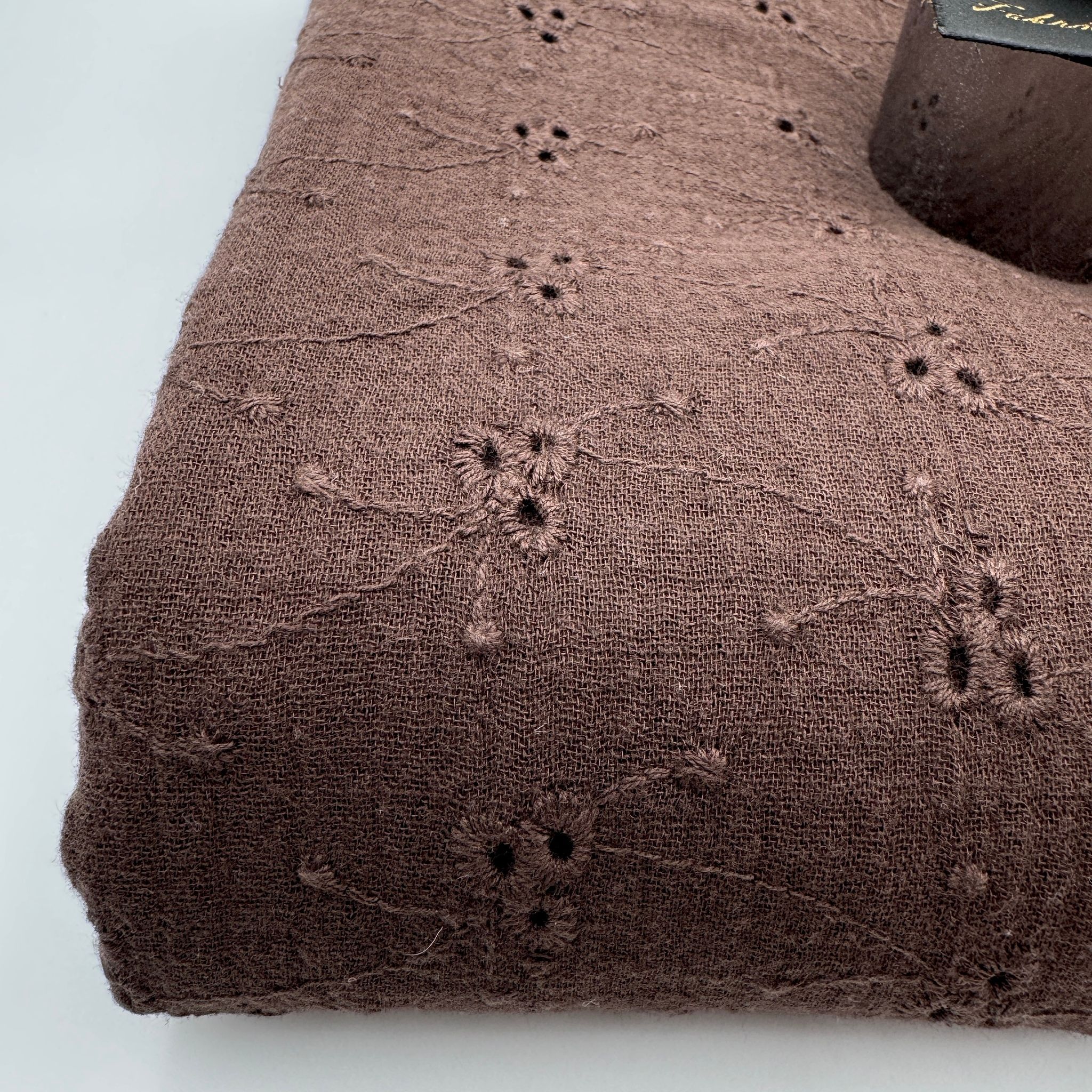 1m Bomullsmuslin brodyr brun