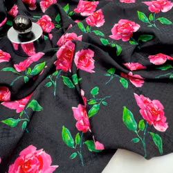 2,5m Viskosjaquard svart m rosor