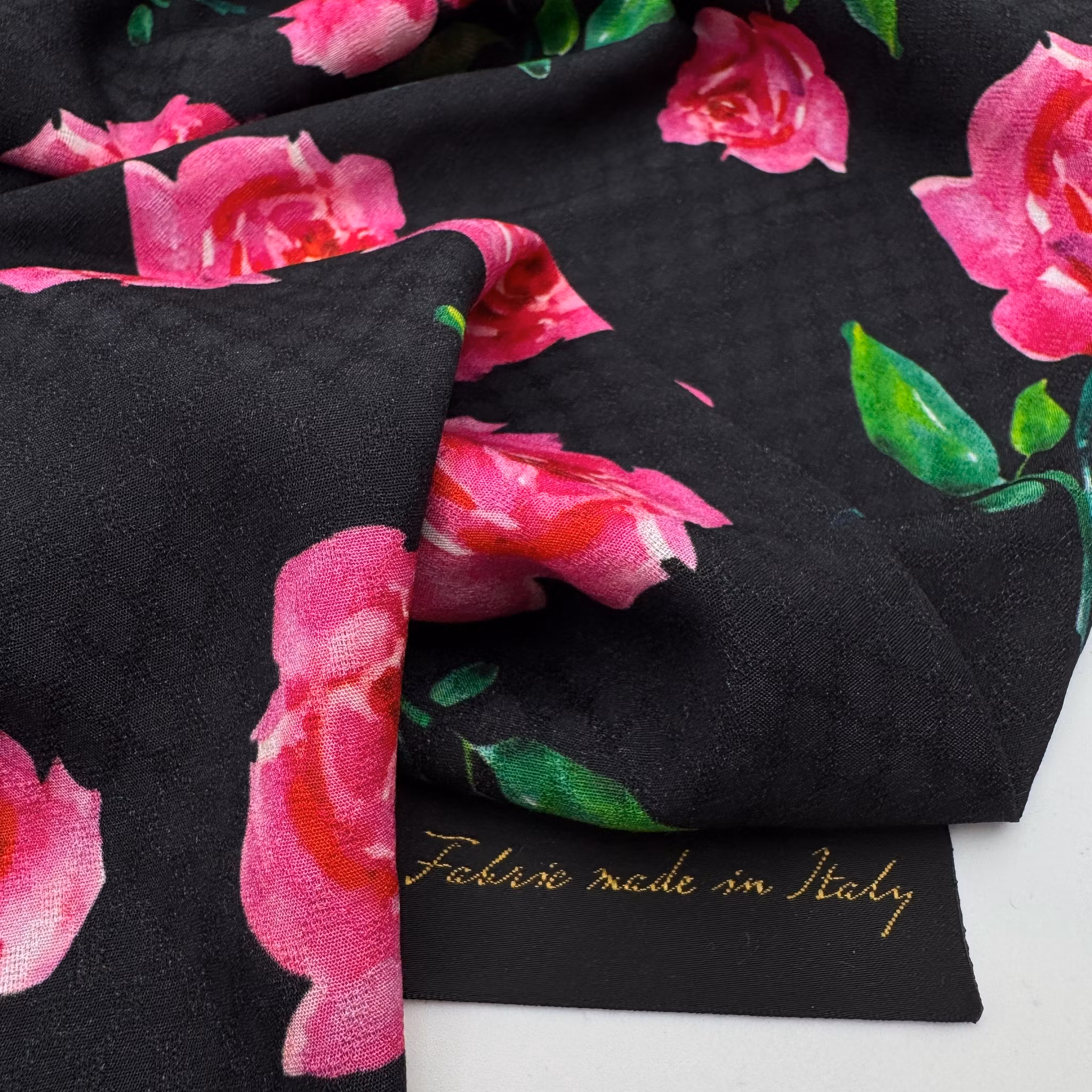 2,5m Viskosjaquard svart m rosor