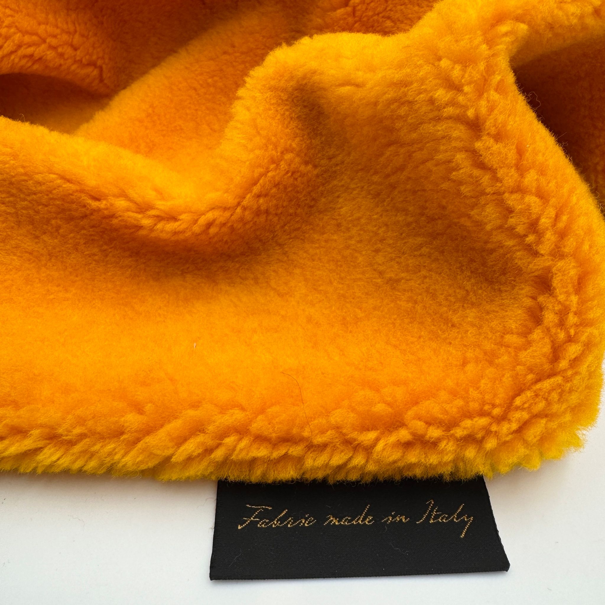 1,5m Ullpile brandgul Gucc*