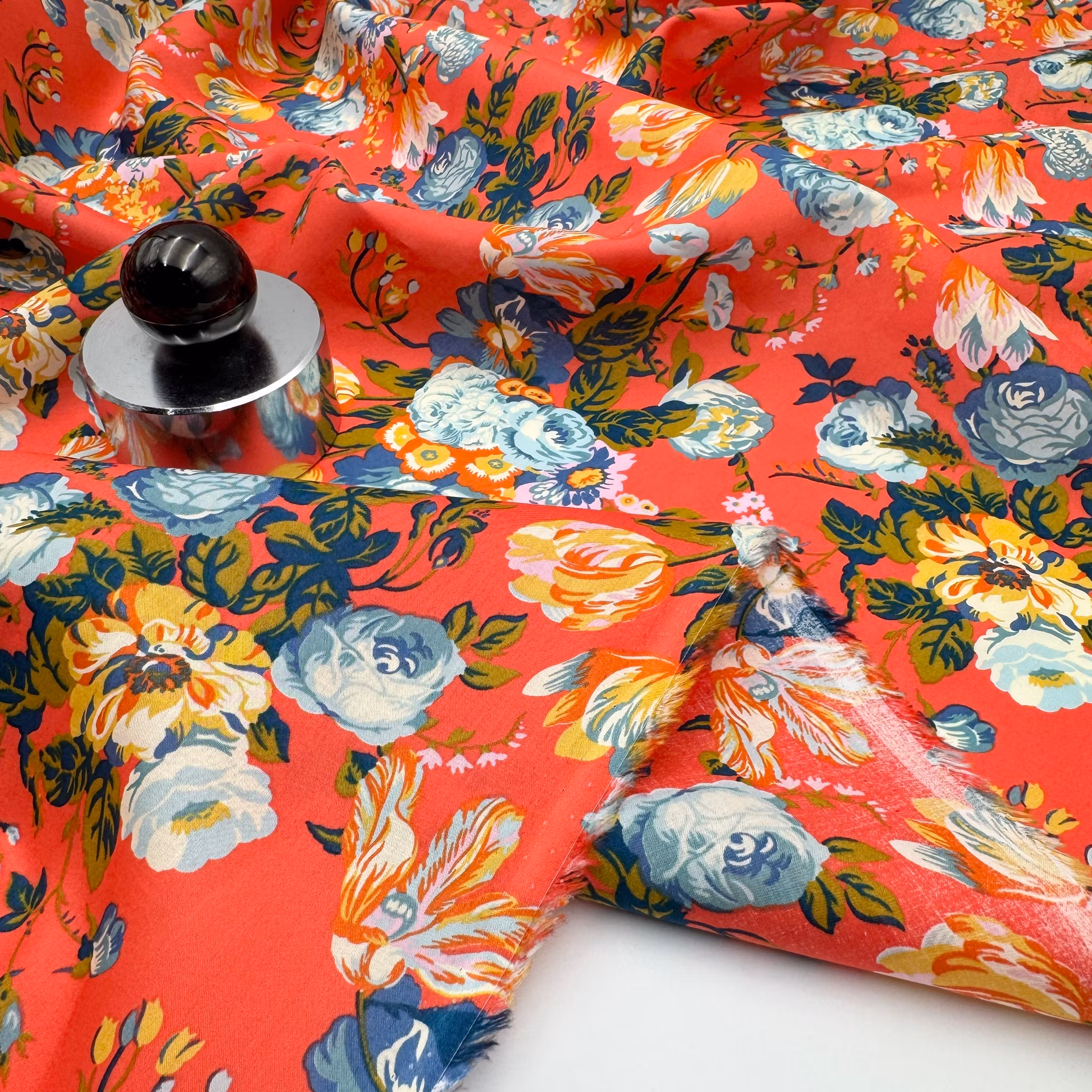 2,3m Libertytyg Tana Lawn - Magical bouquet korall