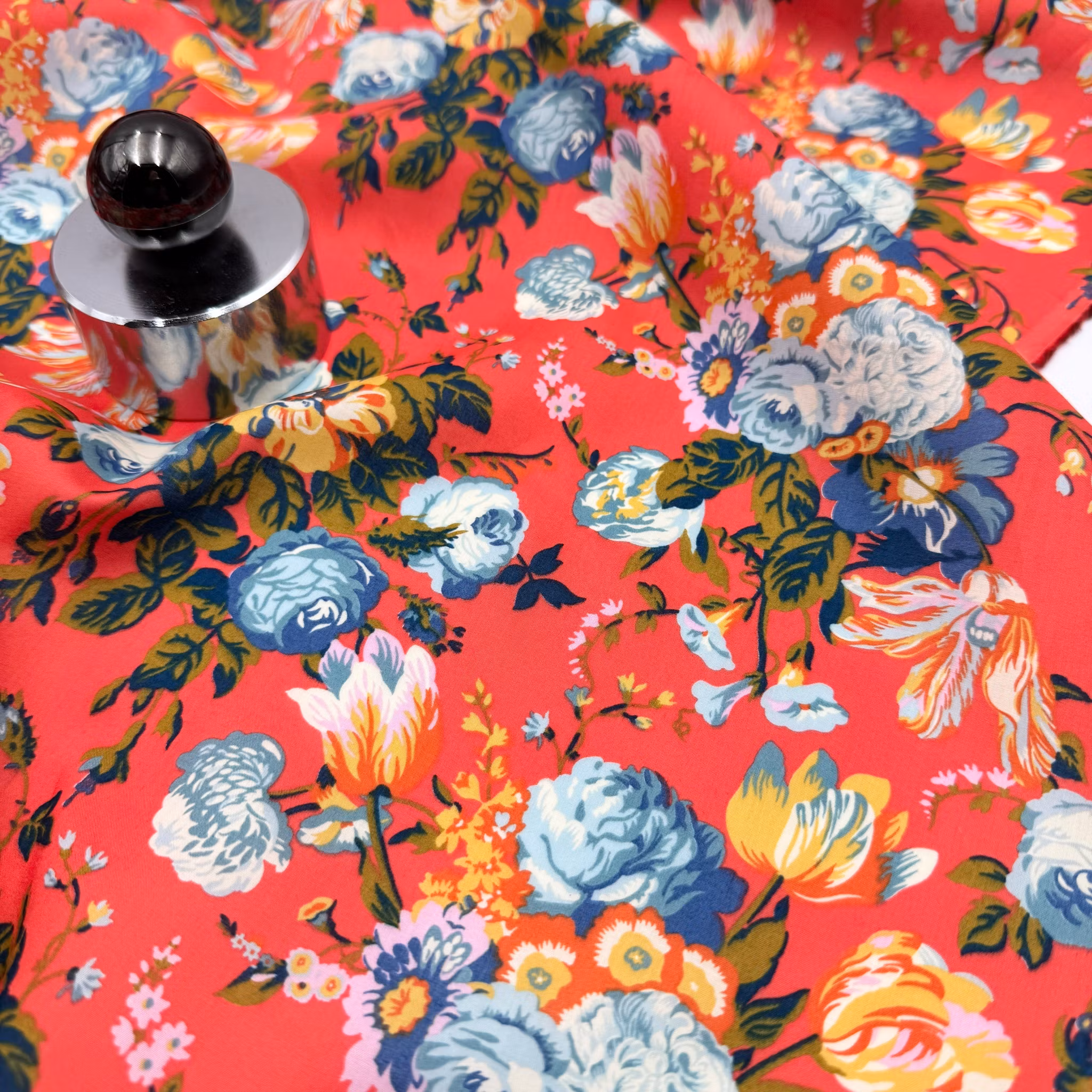 2,3m Libertytyg Tana Lawn - Magical bouquet korall