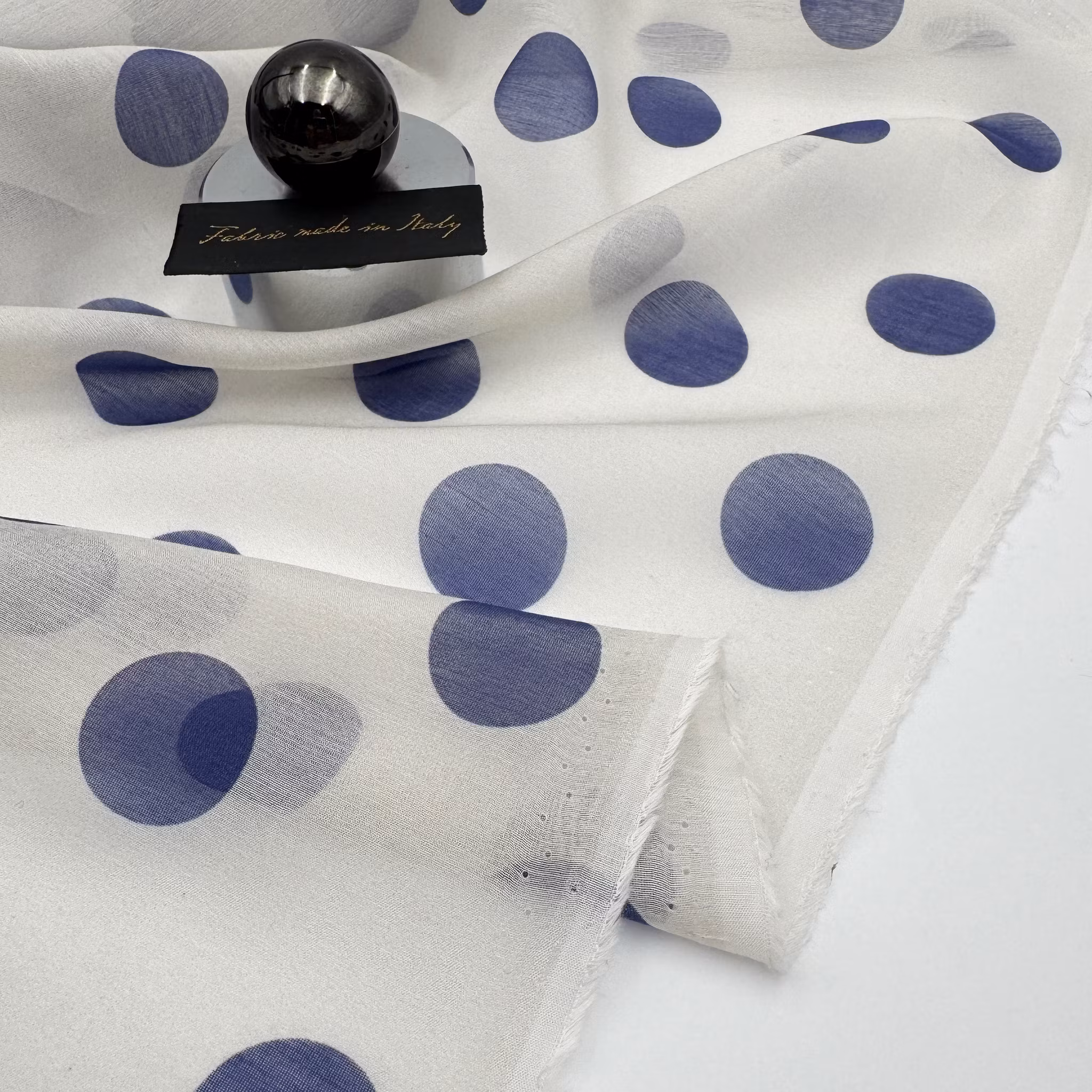 0.6m Siden/bomull batist blå prick