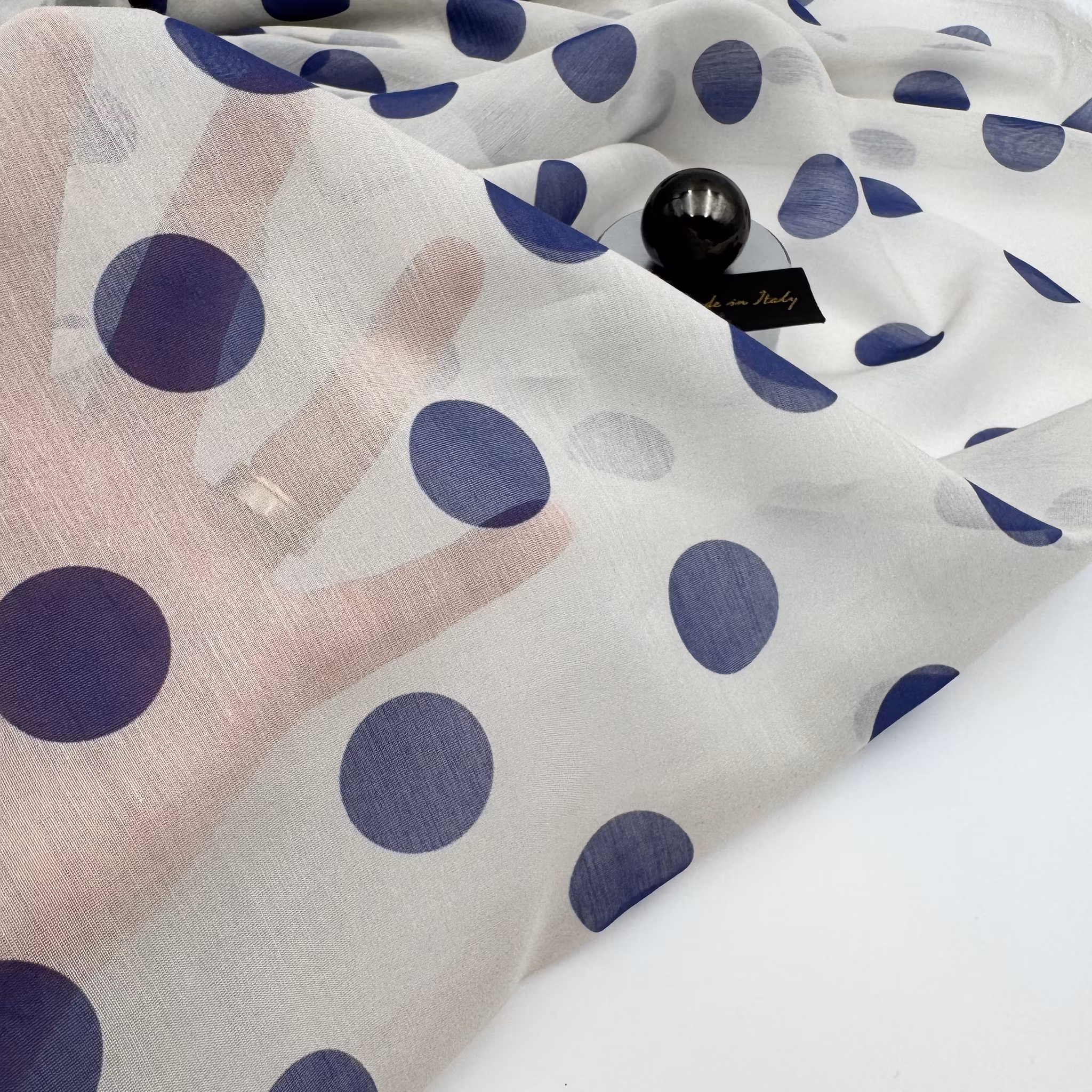 0.6m Siden/bomull batist blå prick