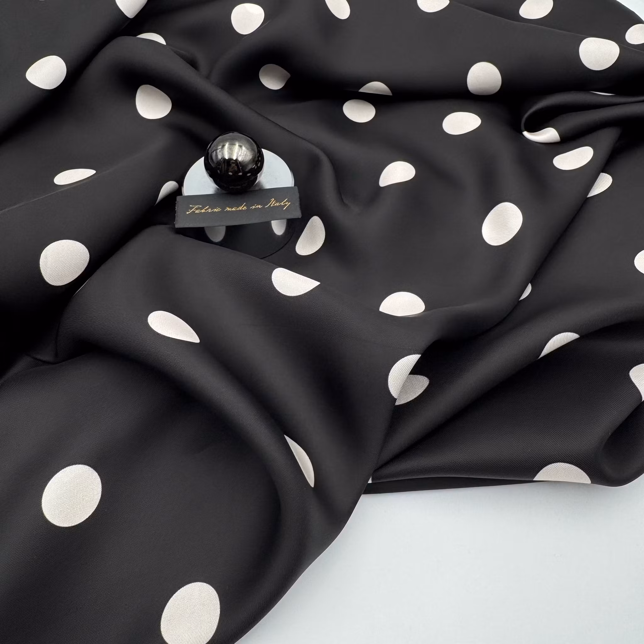 1,5m Viskosfoder svart/vit prick