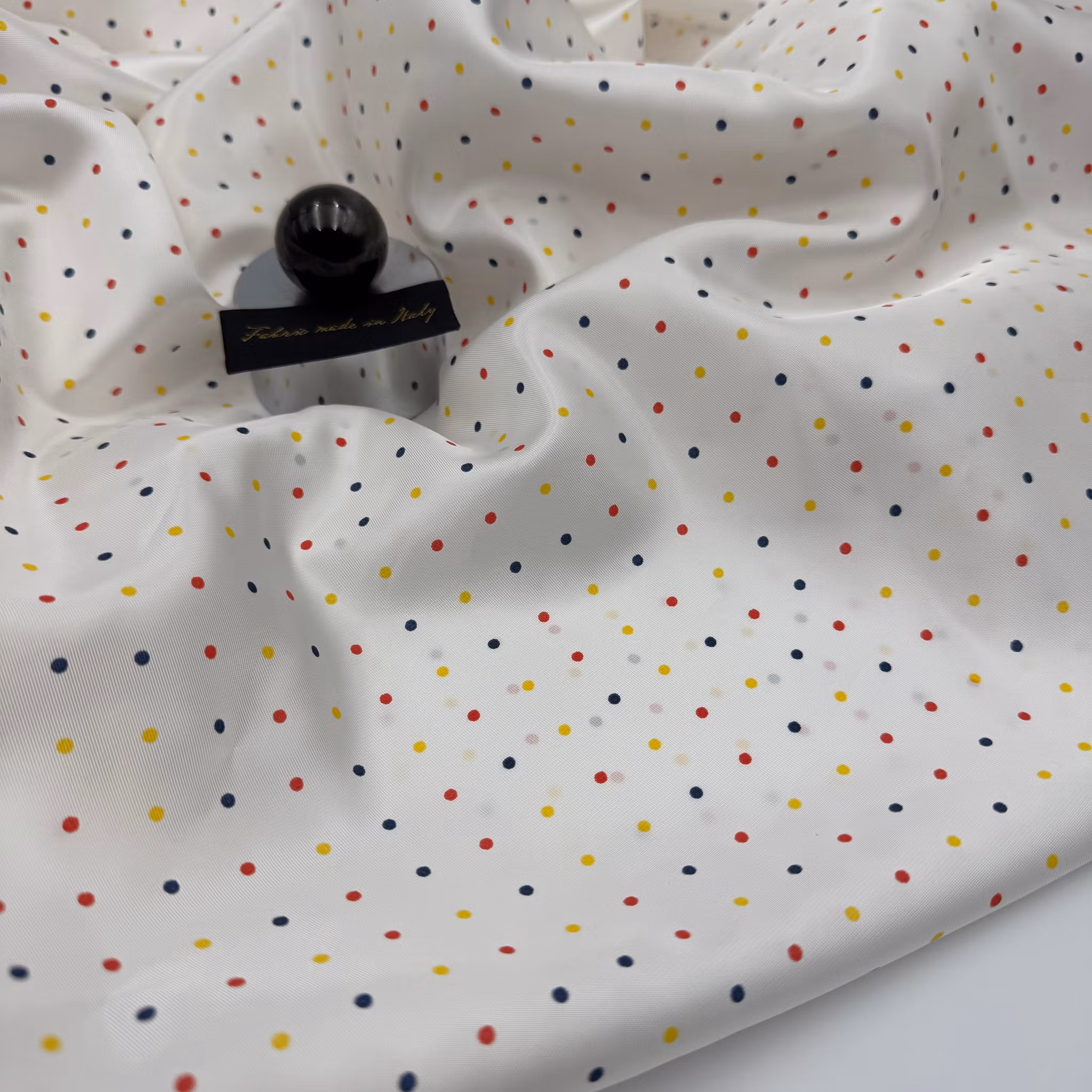 1,5m Viskosfoder vit prickig