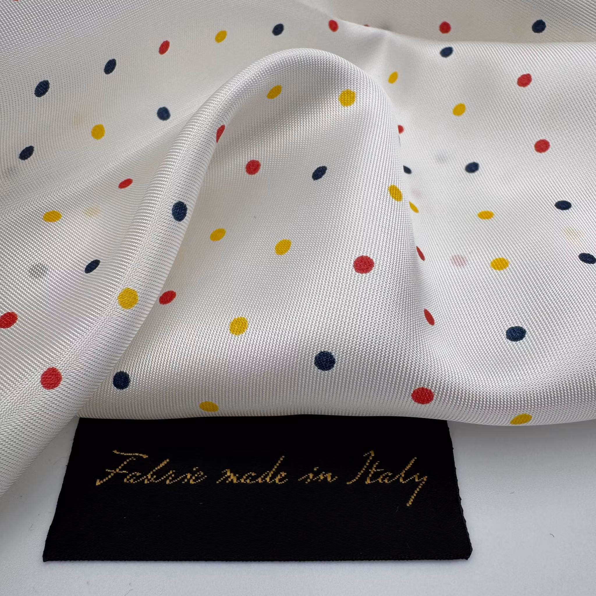 1,5m Viskosfoder vit prickig