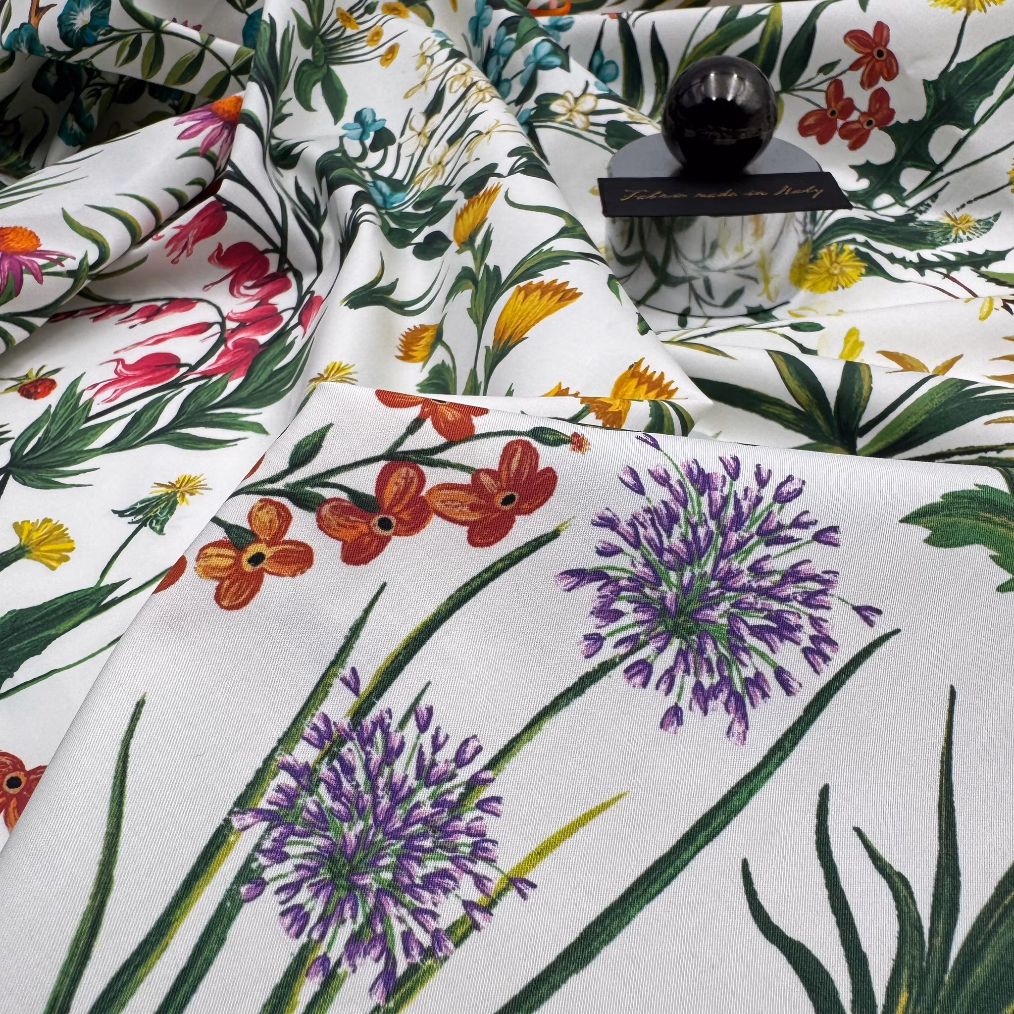 1,5m Festbomull blomster vit O.de la Renta