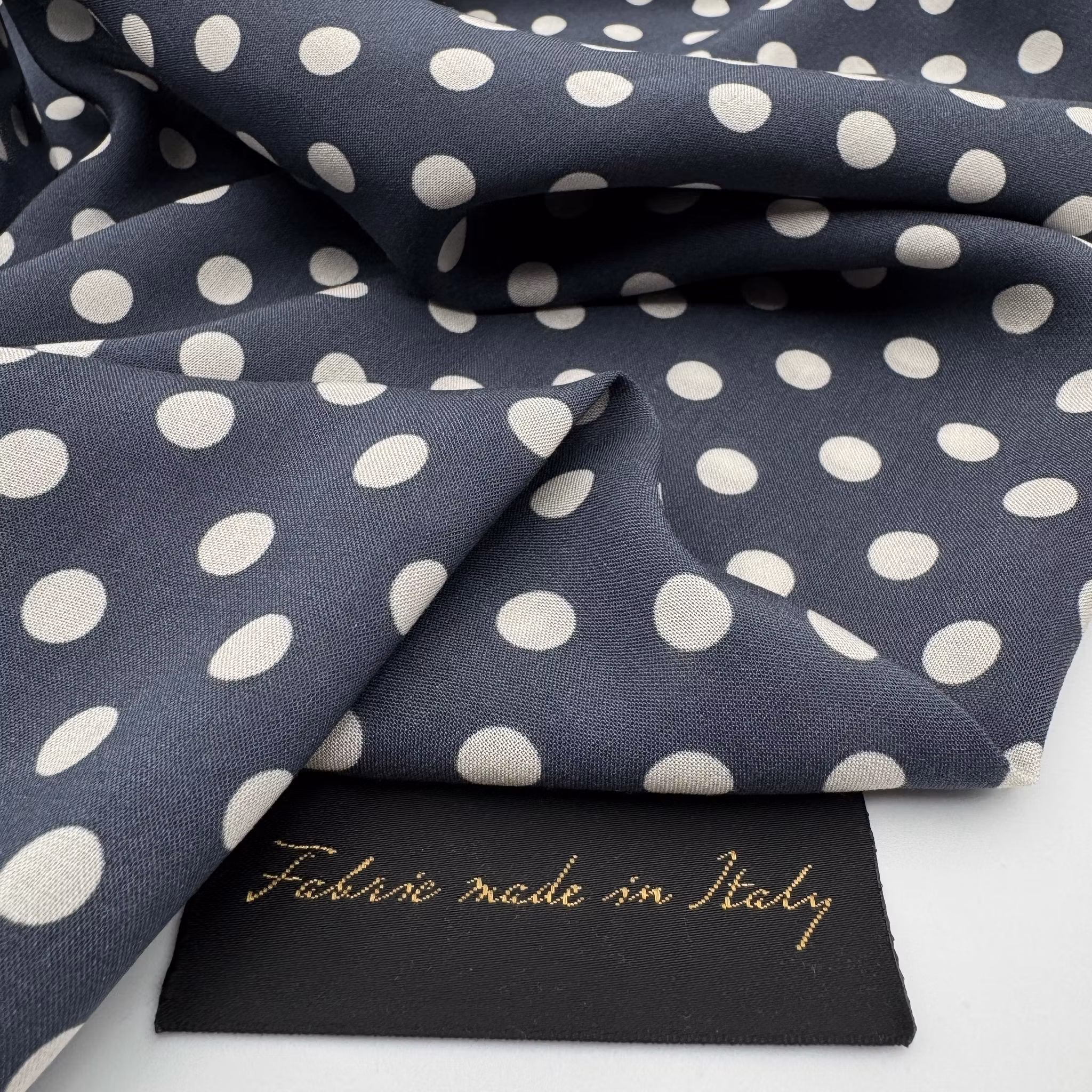 1,5m Viskos blå/vit prickig