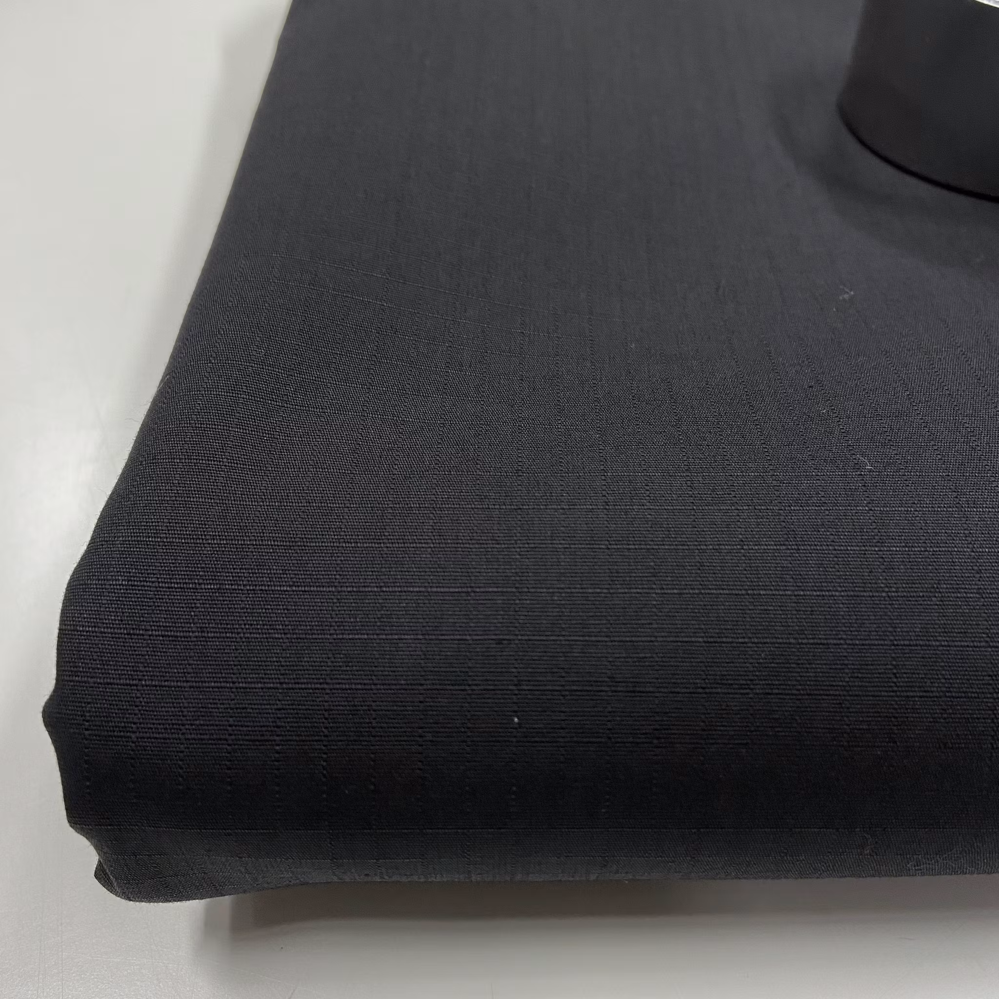 1m Bomull, ripstop, svart. Stuvbit, finns ett svagt märke på biten