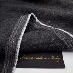 1,4m Ulldenim svart litet hål 0,5m in