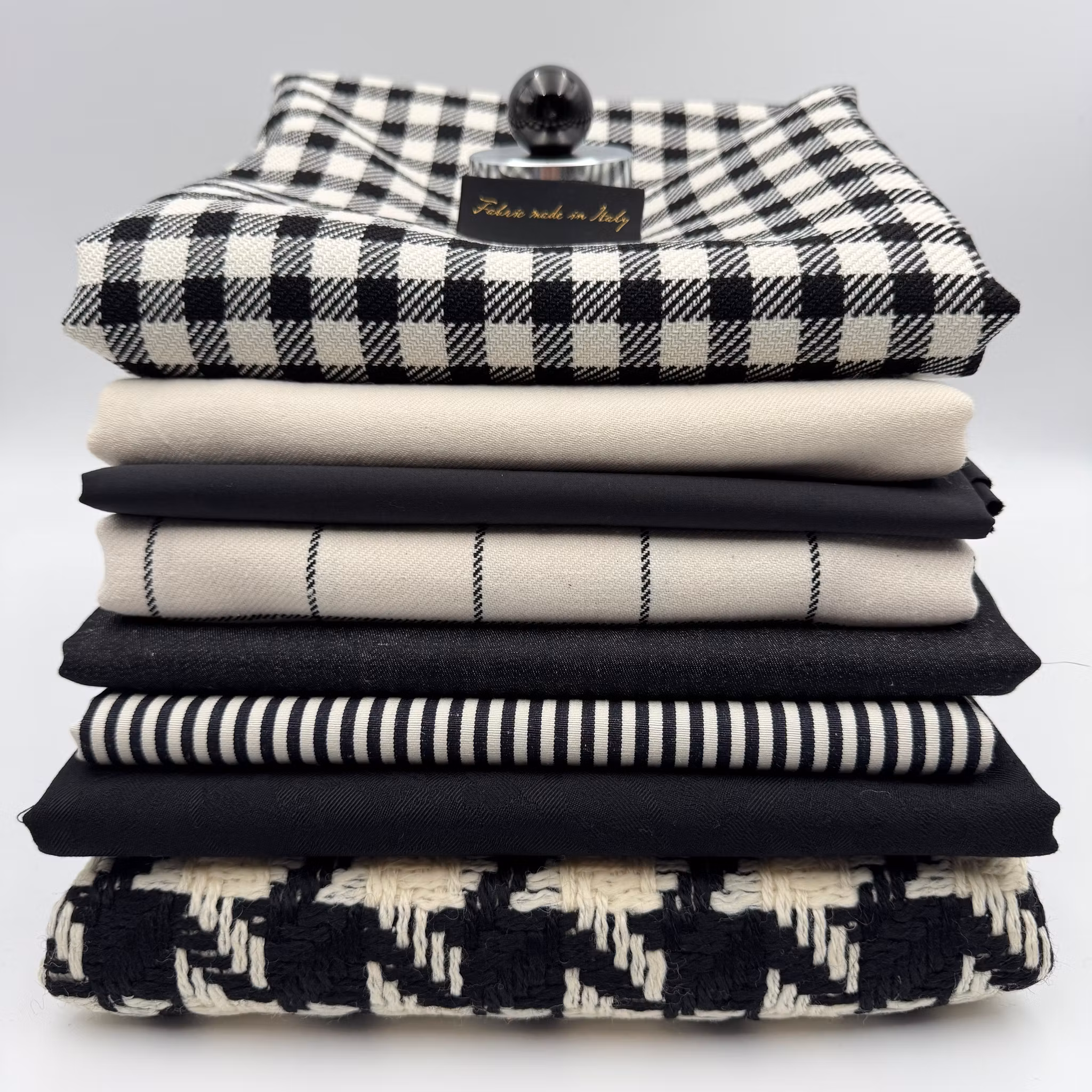 1,4m Ulldenim svart litet hål 0,5m in