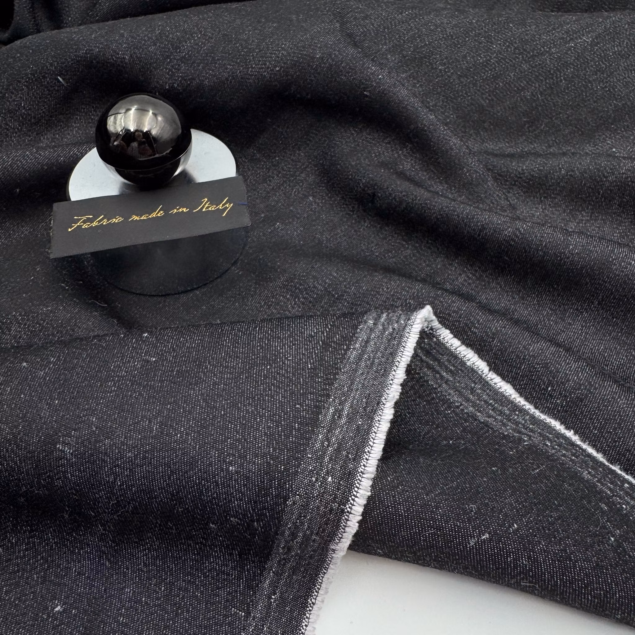 1,4m Ulldenim svart litet hål 0,5m in