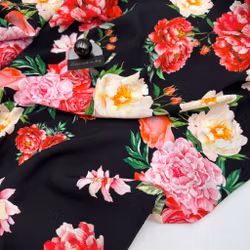 1,7m Viskos svart storblommig