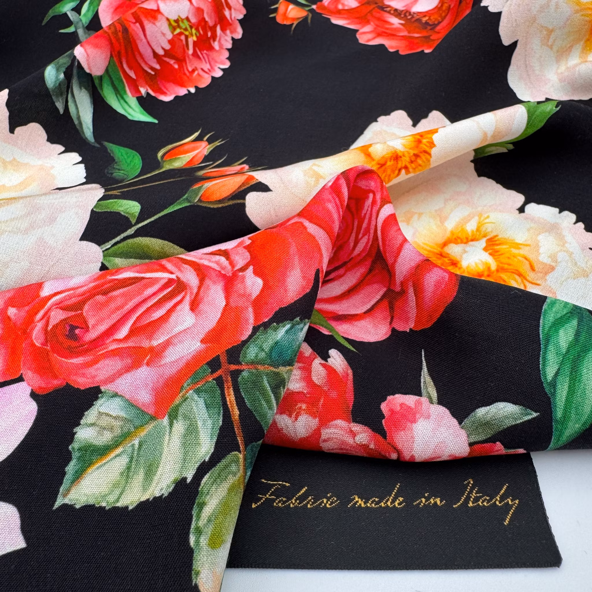 1,7m Viskos svart storblommig