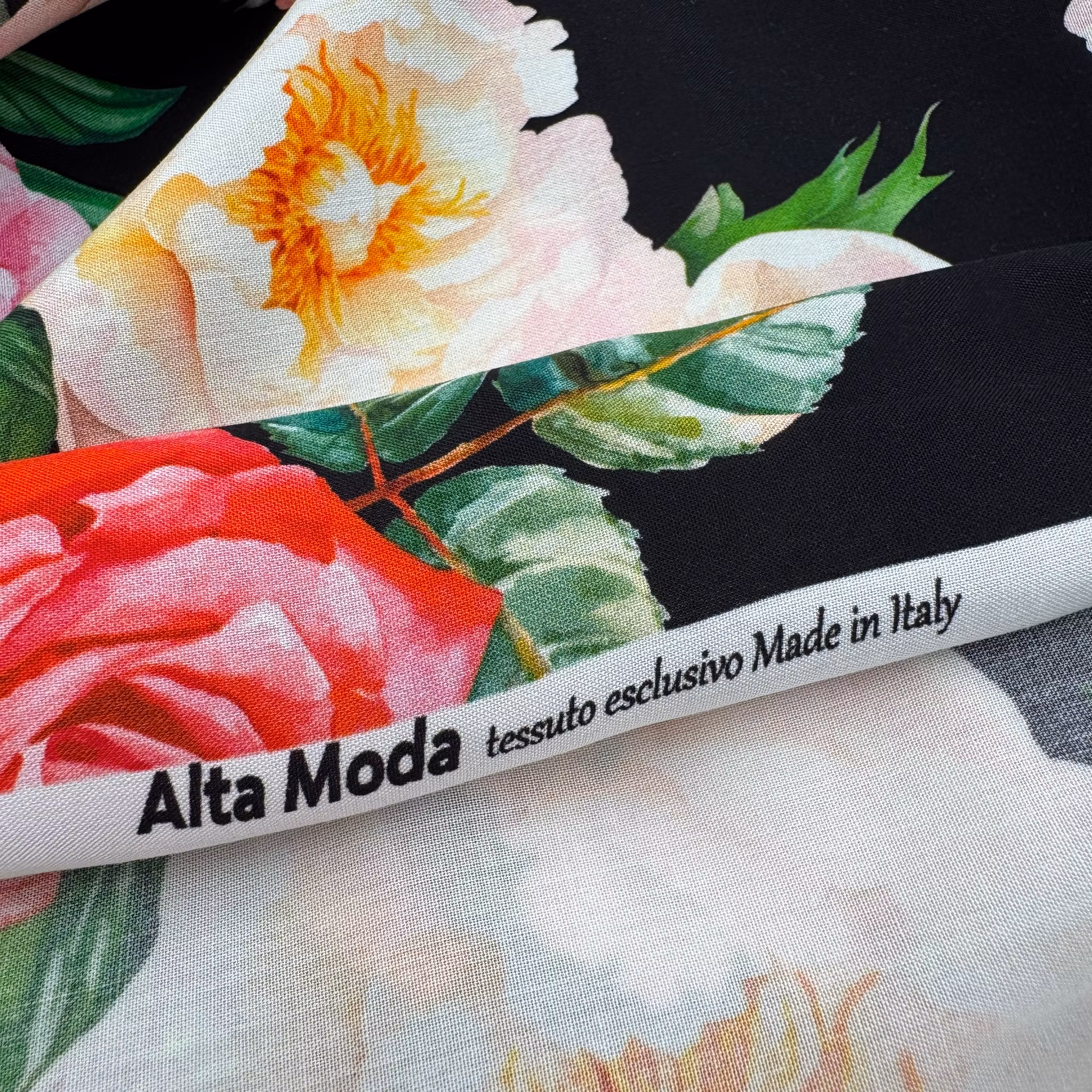 1,7m Viskos svart storblommig