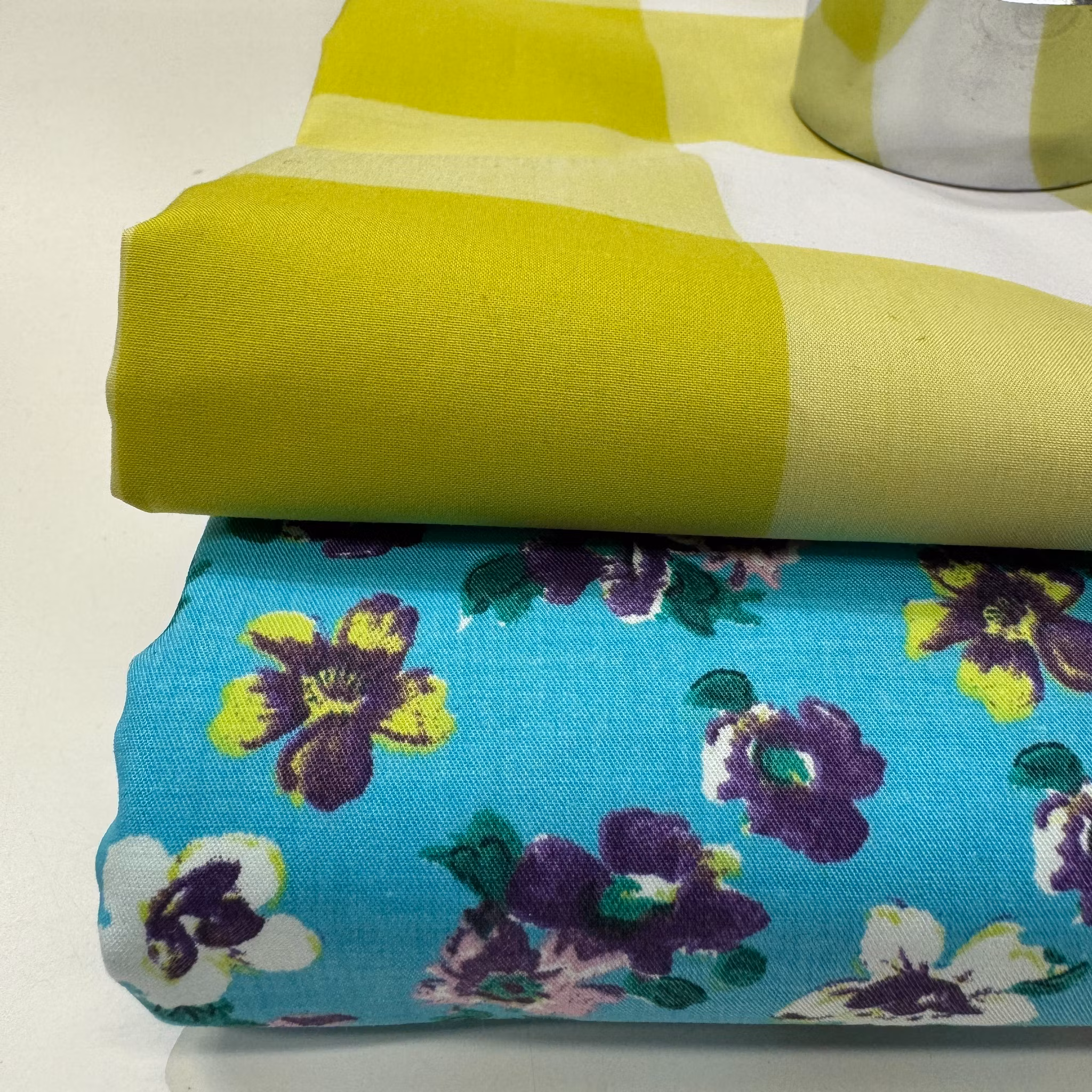 2,9m Bomull/elastan turkos blommig