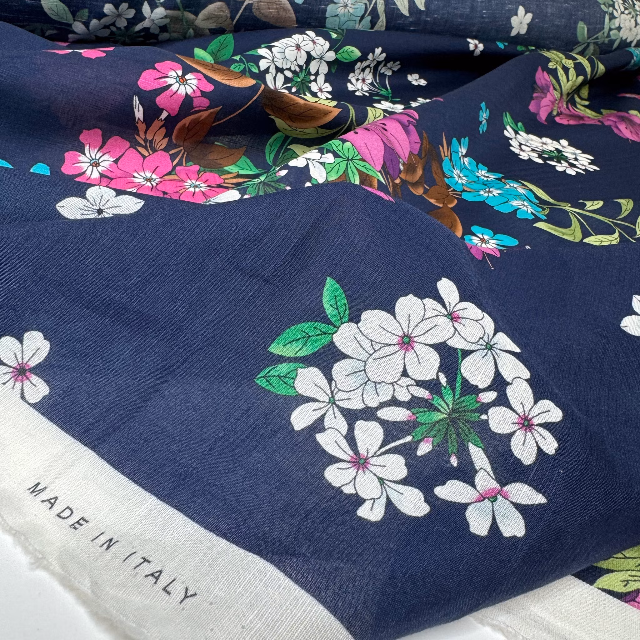 2,4m Bomul/lin marin blommig Ungar*