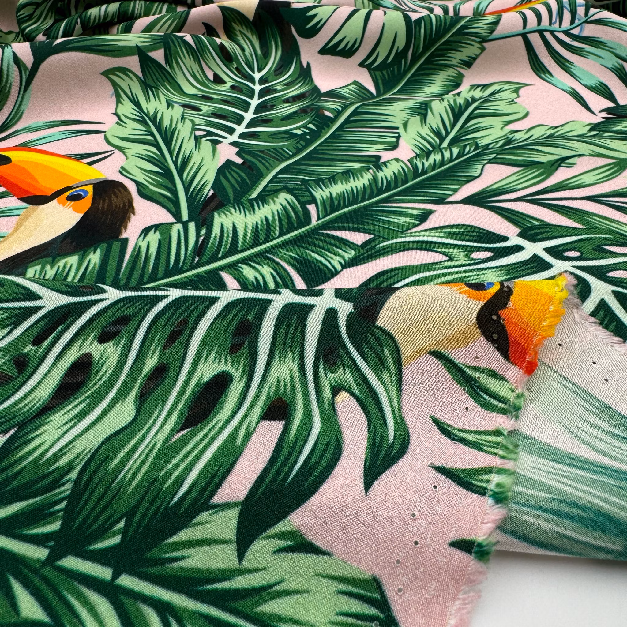 2,4m Viskos ljusrosa m fåglar