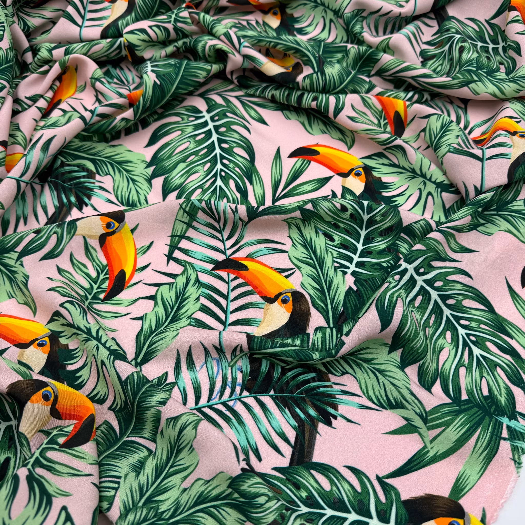 2,4m Viskos ljusrosa m fåglar