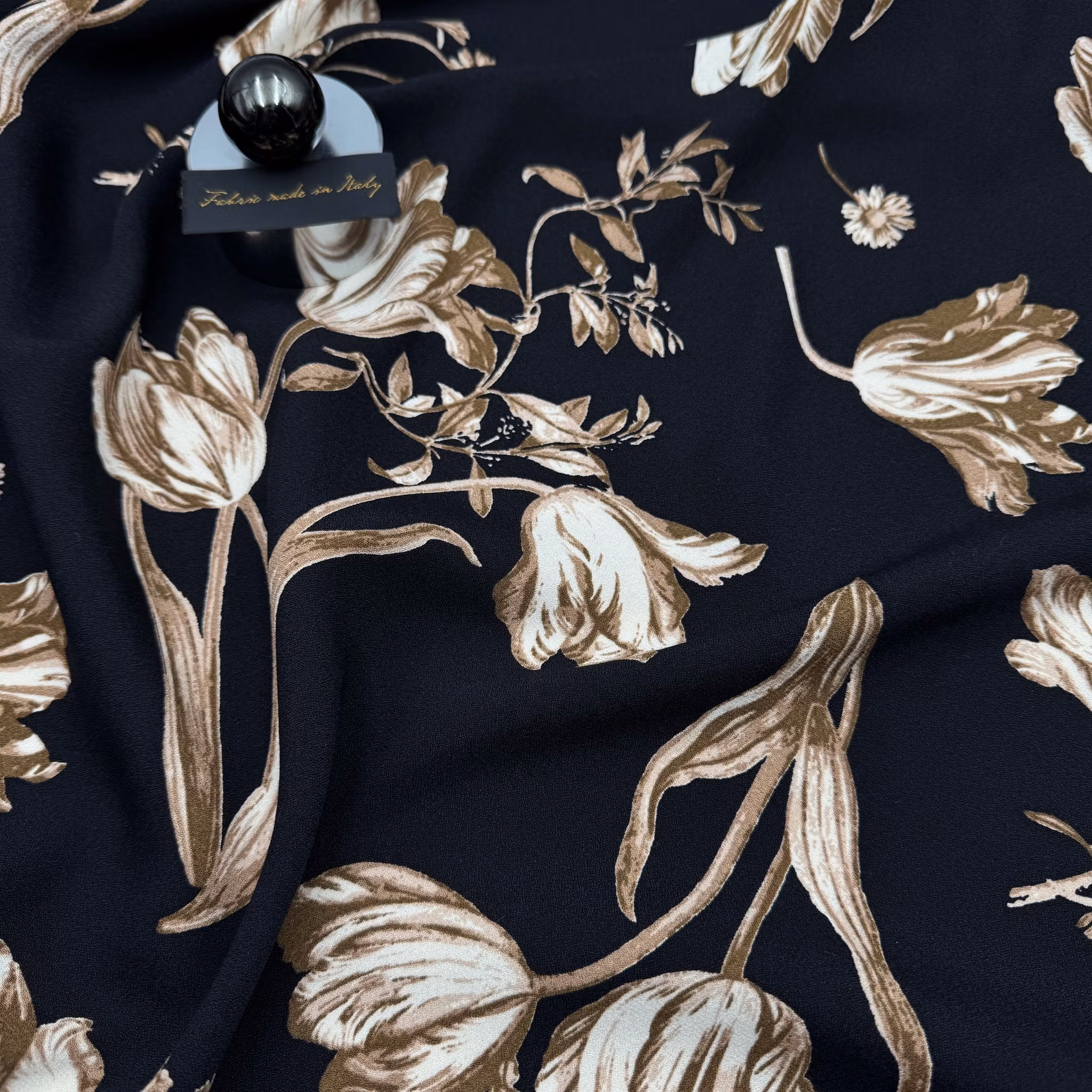 1,5m Viskoscrêpe svart/ljusbrun