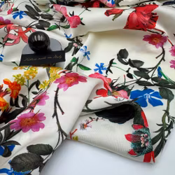 1,5m Viskossatin blommig