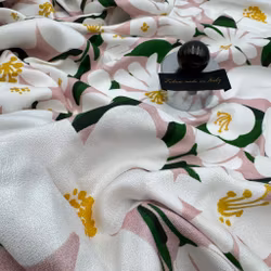 1m Viskoscrêpe rosa m vita blommor