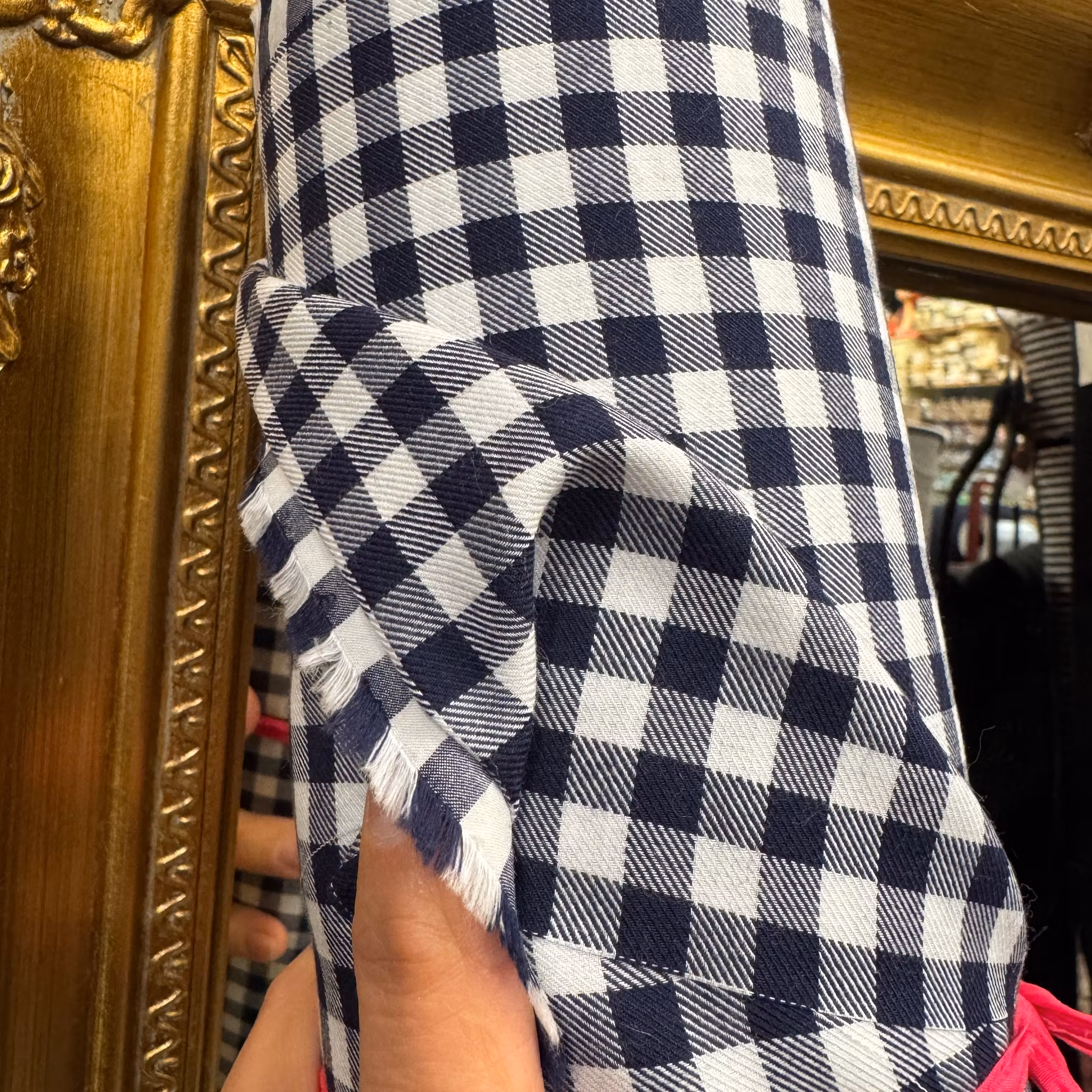 1,5m Skjortbomull mjuk marin/vit (lite sneda rutor)