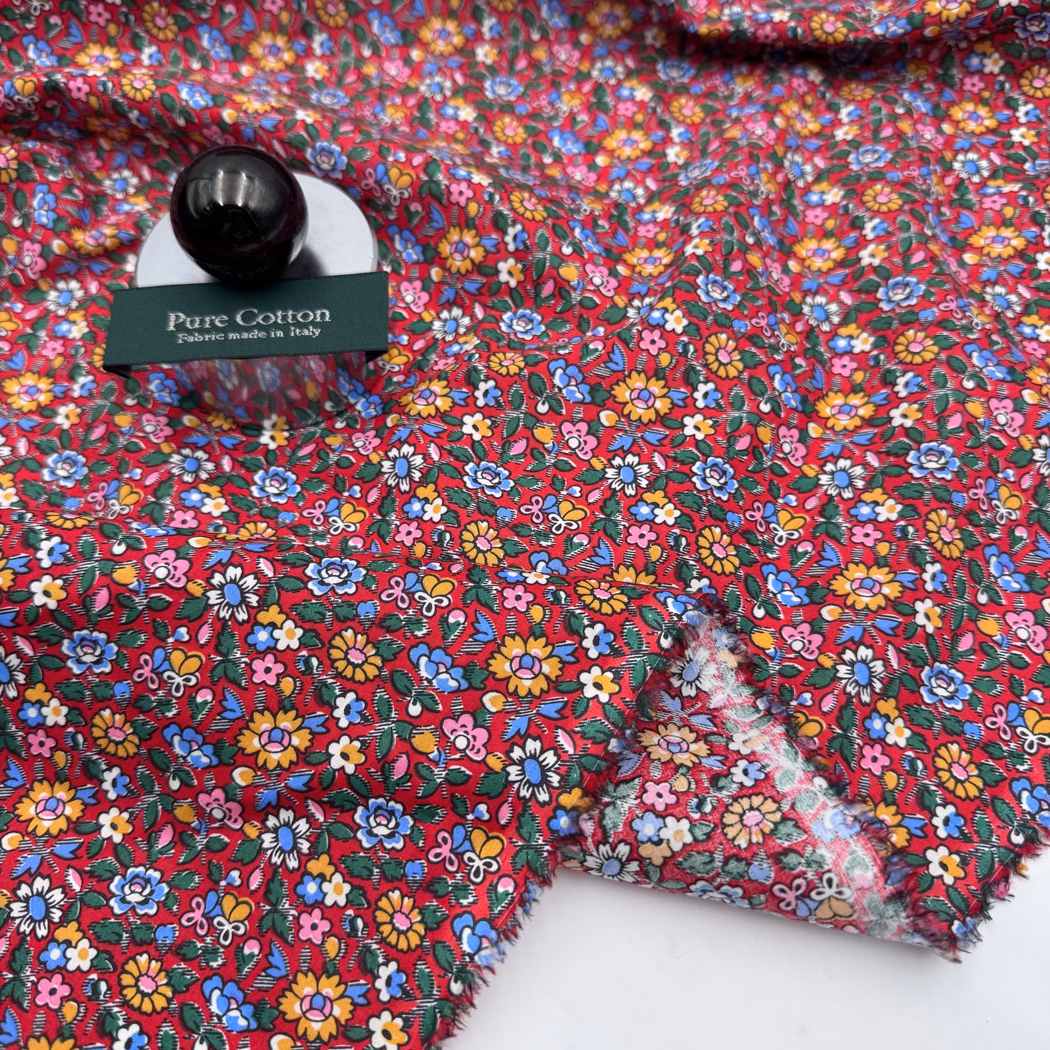 1,5m Liberty Tana lawn - röd småblommig