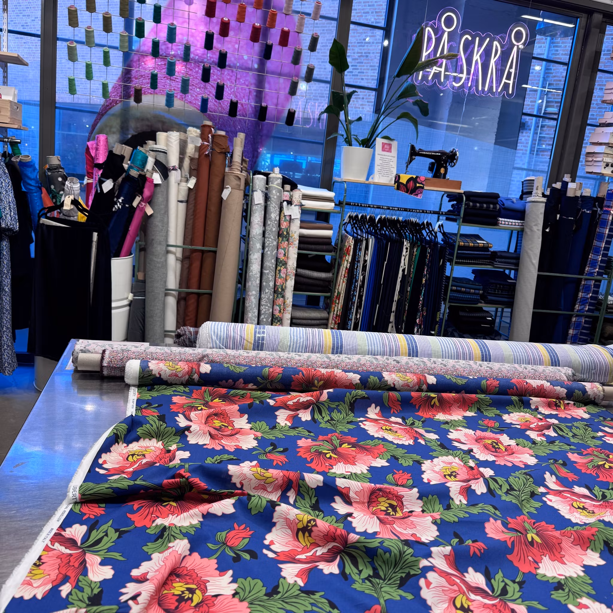 2,85m Liberty Tana lawn - Floral rebellion