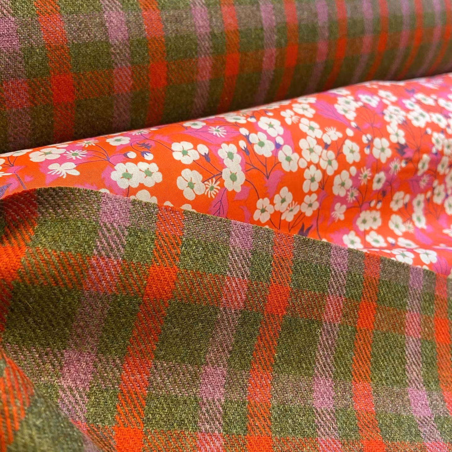 2m Ull/Angora Olivgrön/Röd/Rosa