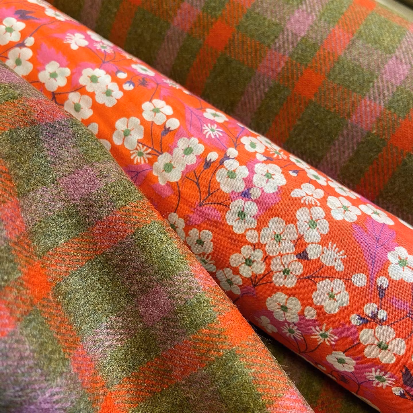 2m Ull/Angora Olivgrön/Röd/Rosa