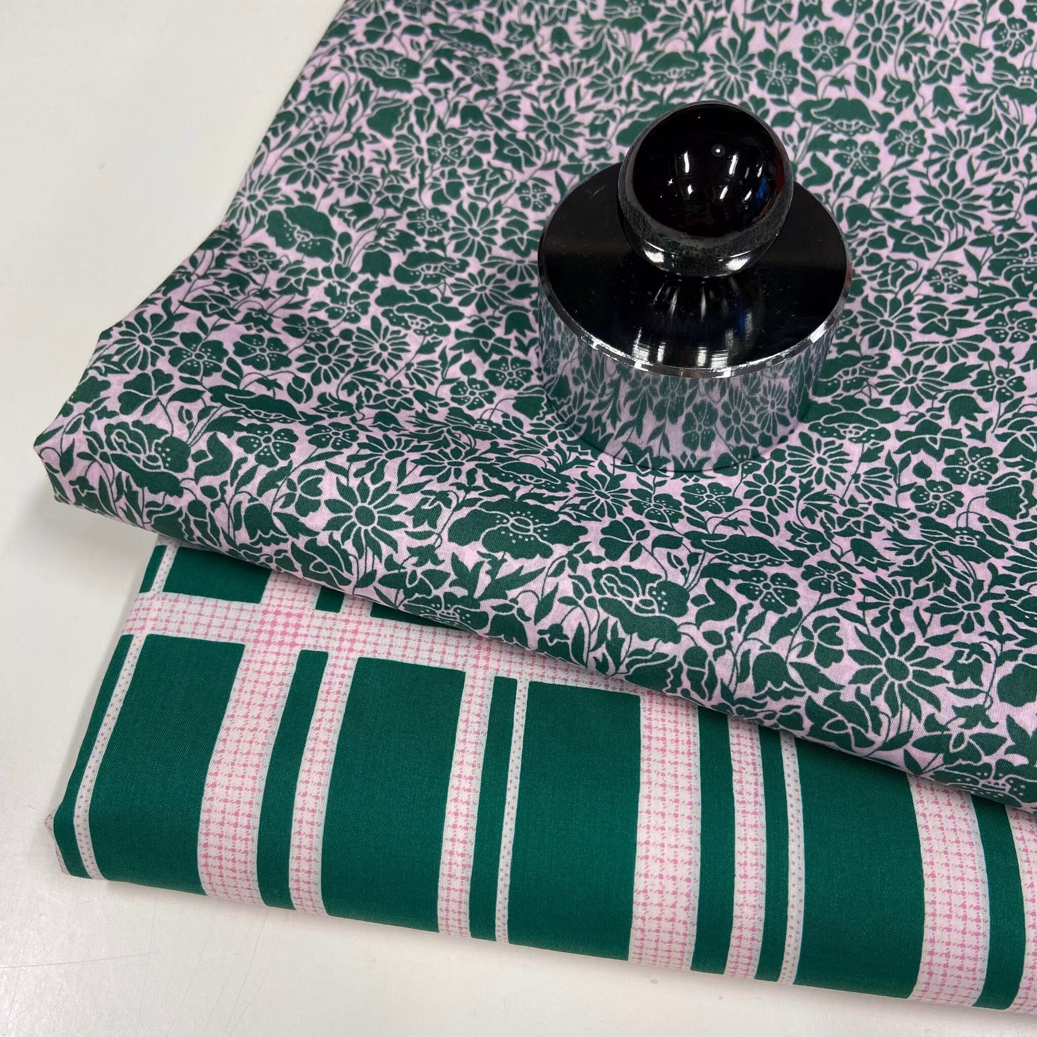 Libertytyg Tana Lawn - Poppy Day Grön