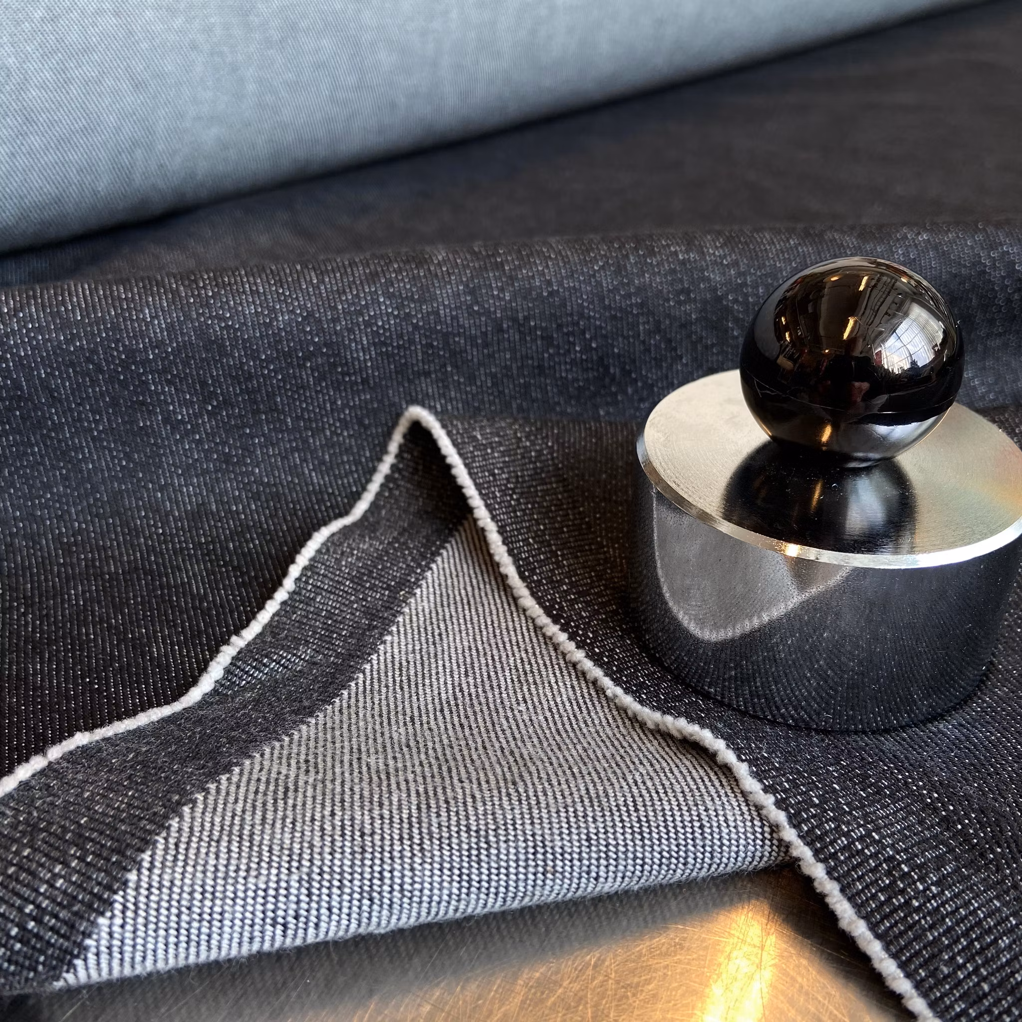 PANGERBJUDANDE 3M - SVART DENIM (Escada)