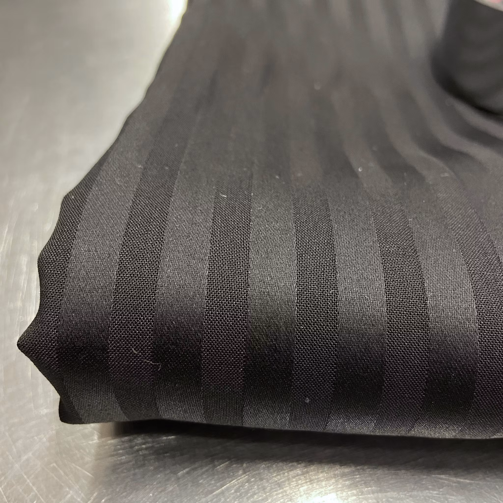 Bomullsatin, svart, vävda ränder