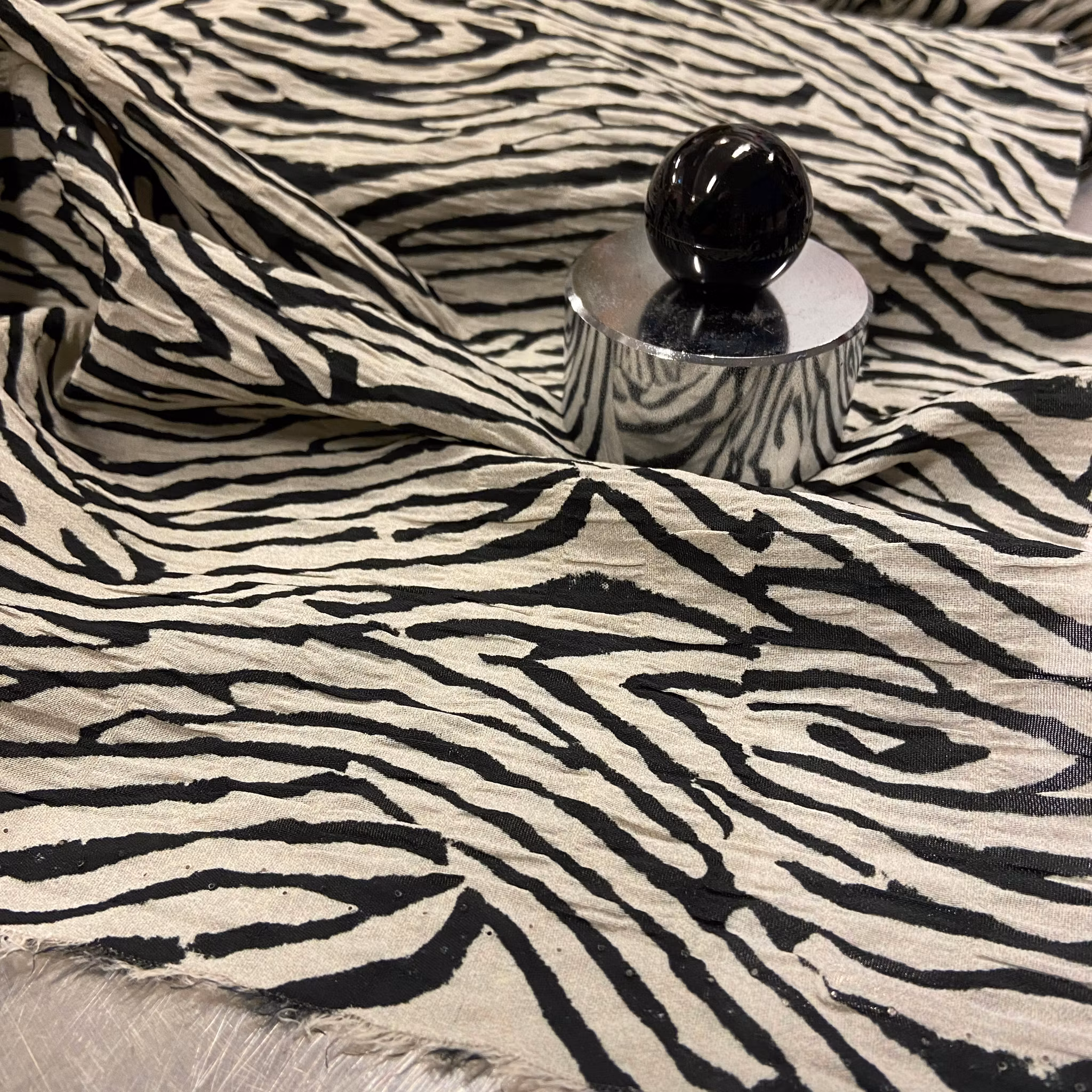 Viskos-bäckebölja, svart/beige zebra