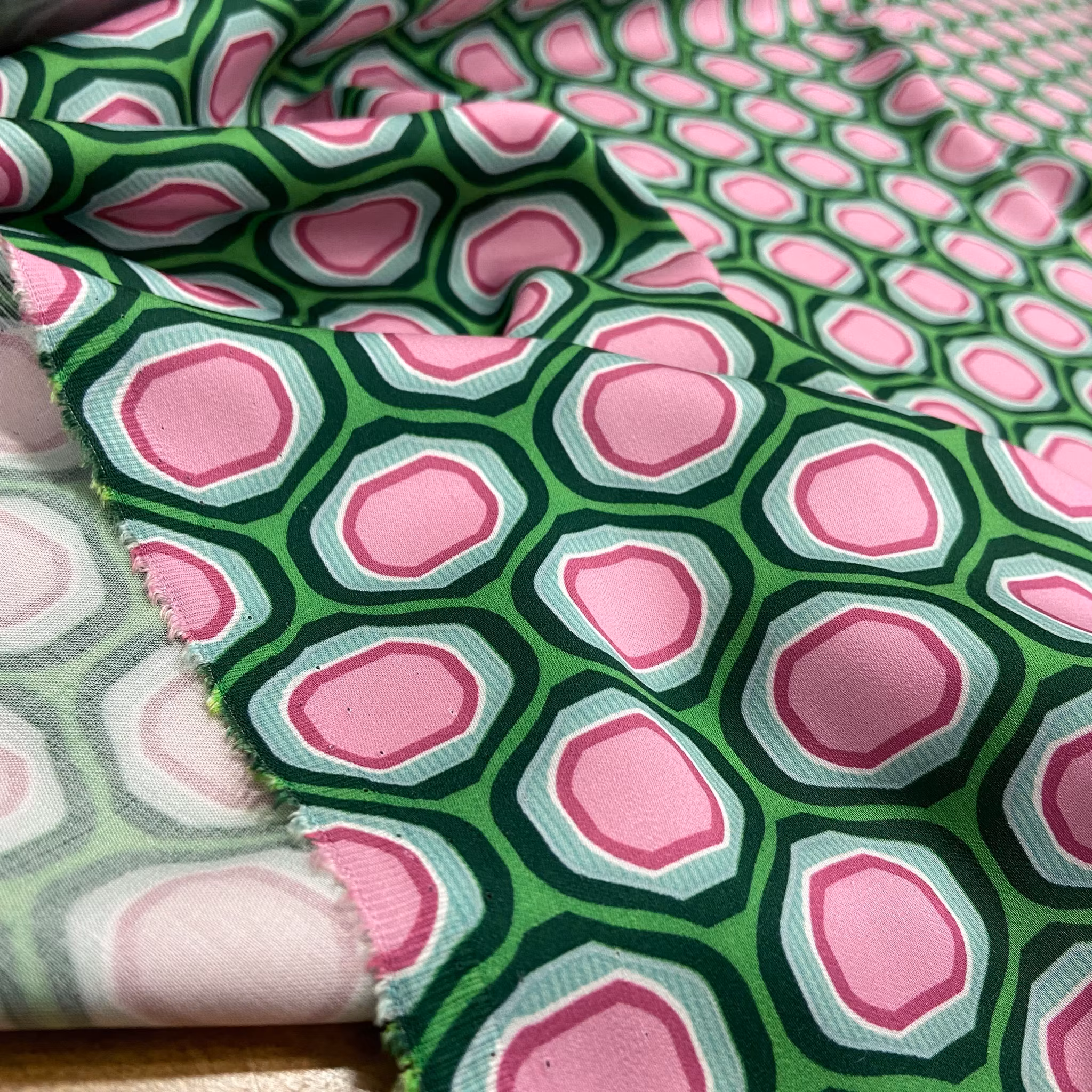 Viskossatin grön/rosa
