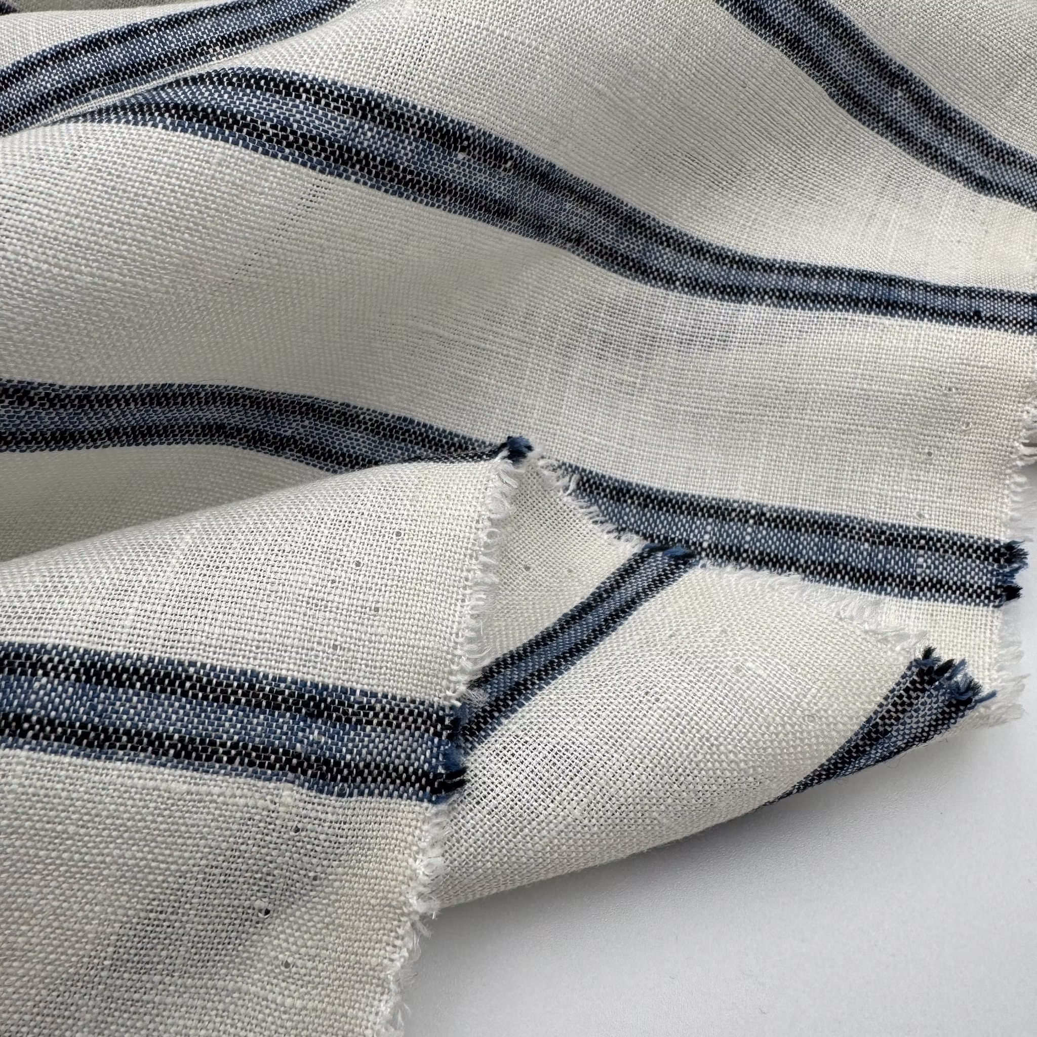 Lin vit m blåsvarta ränder Ralph L